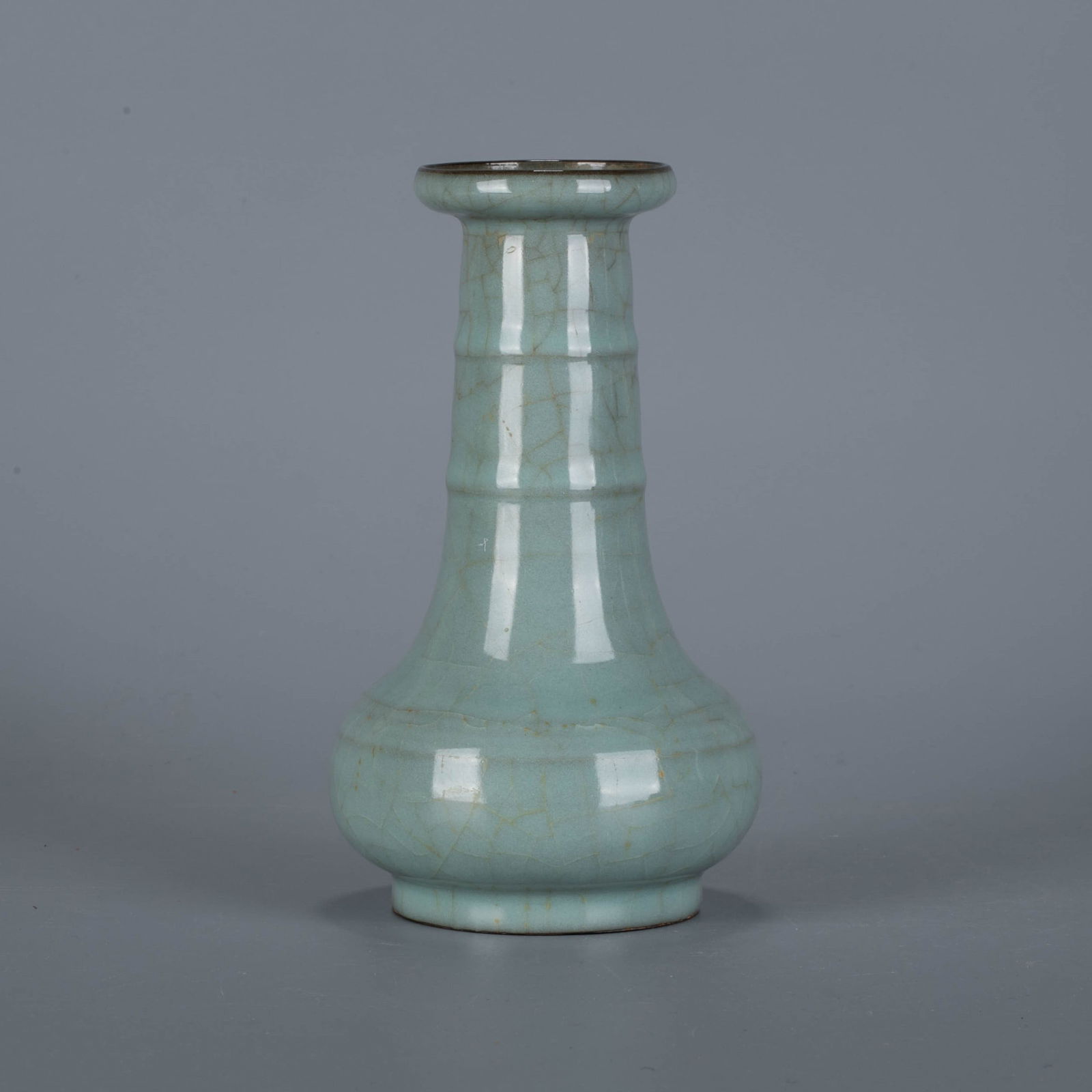 Song Dynasty official glaze string pattern plate mouth vase (1 of 7)