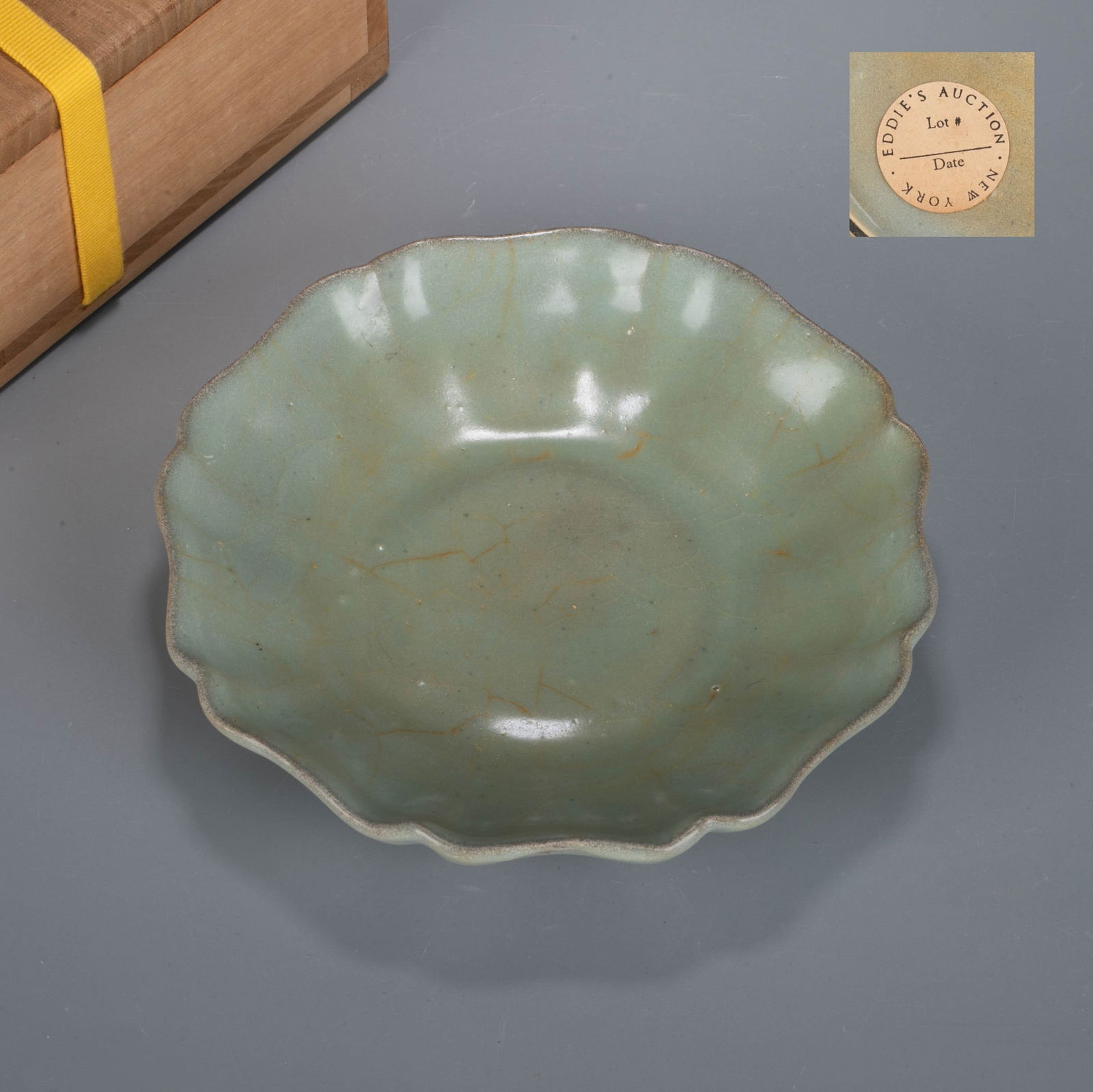 Southern Song Dynasty Guanware Disk: Southern Song Dynasty Guanware Disk