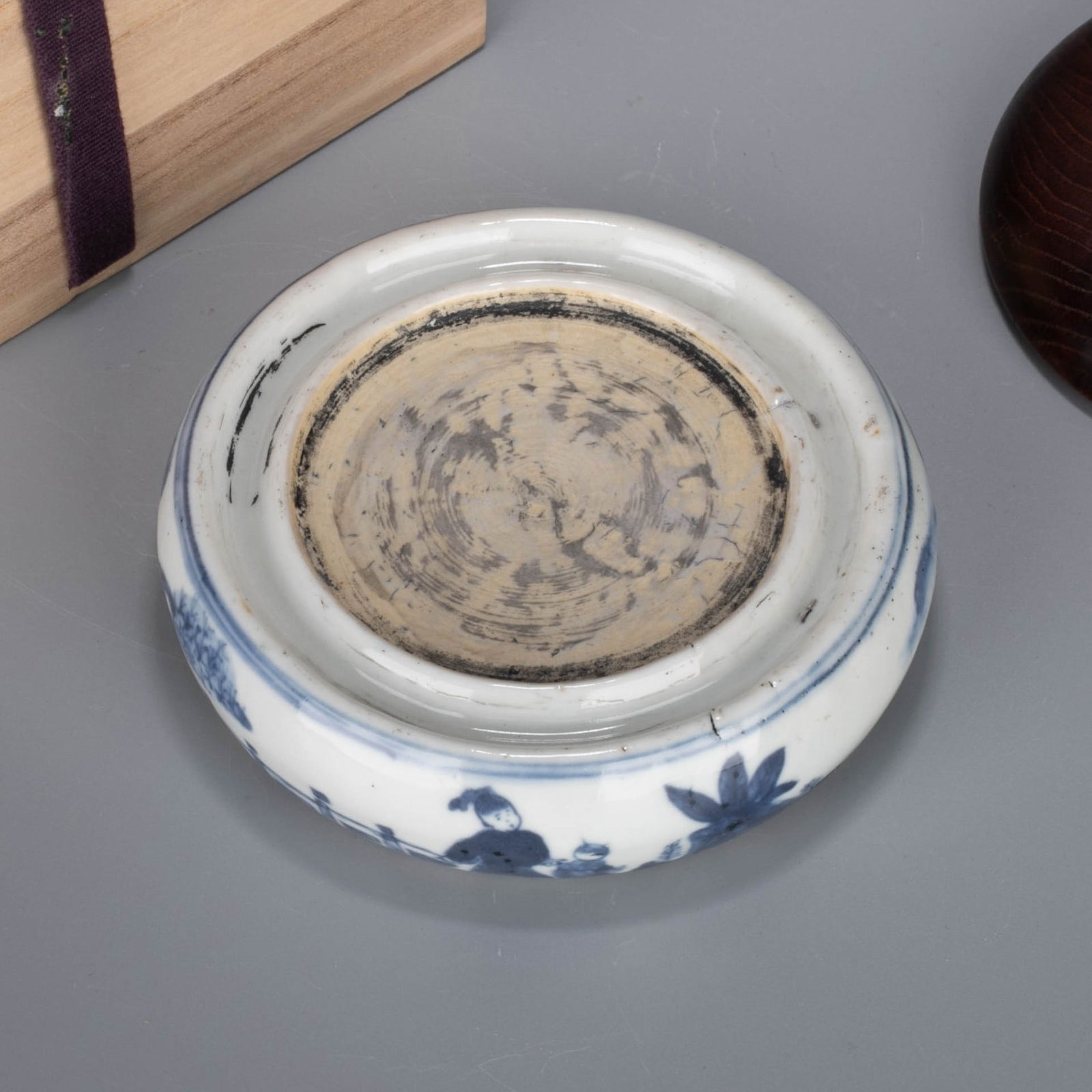 Kitahata Wuding old collection, blue and white figure, landscape pattern, pottery inkstone: Kitahata Wuding old collection, blue and white figure, landscape pattern, pottery inkstone