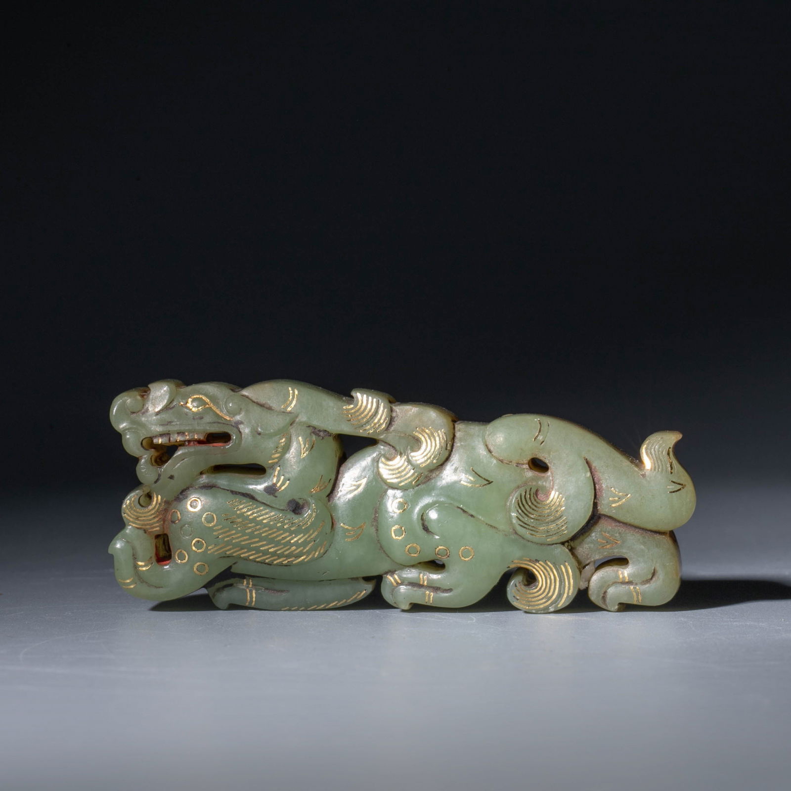 Han dynasty sapphire gilt auspicious beast: Han dynasty sapphire gilt auspicious beast