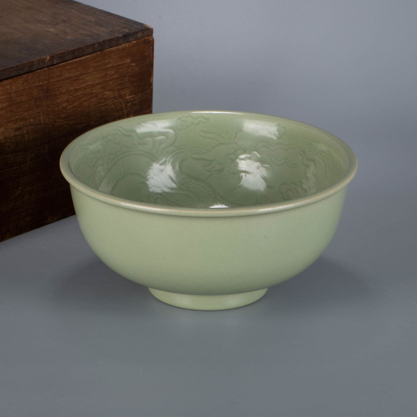 Ming Longquan ware Dark incised dragon pattern bowl (1 of 6)