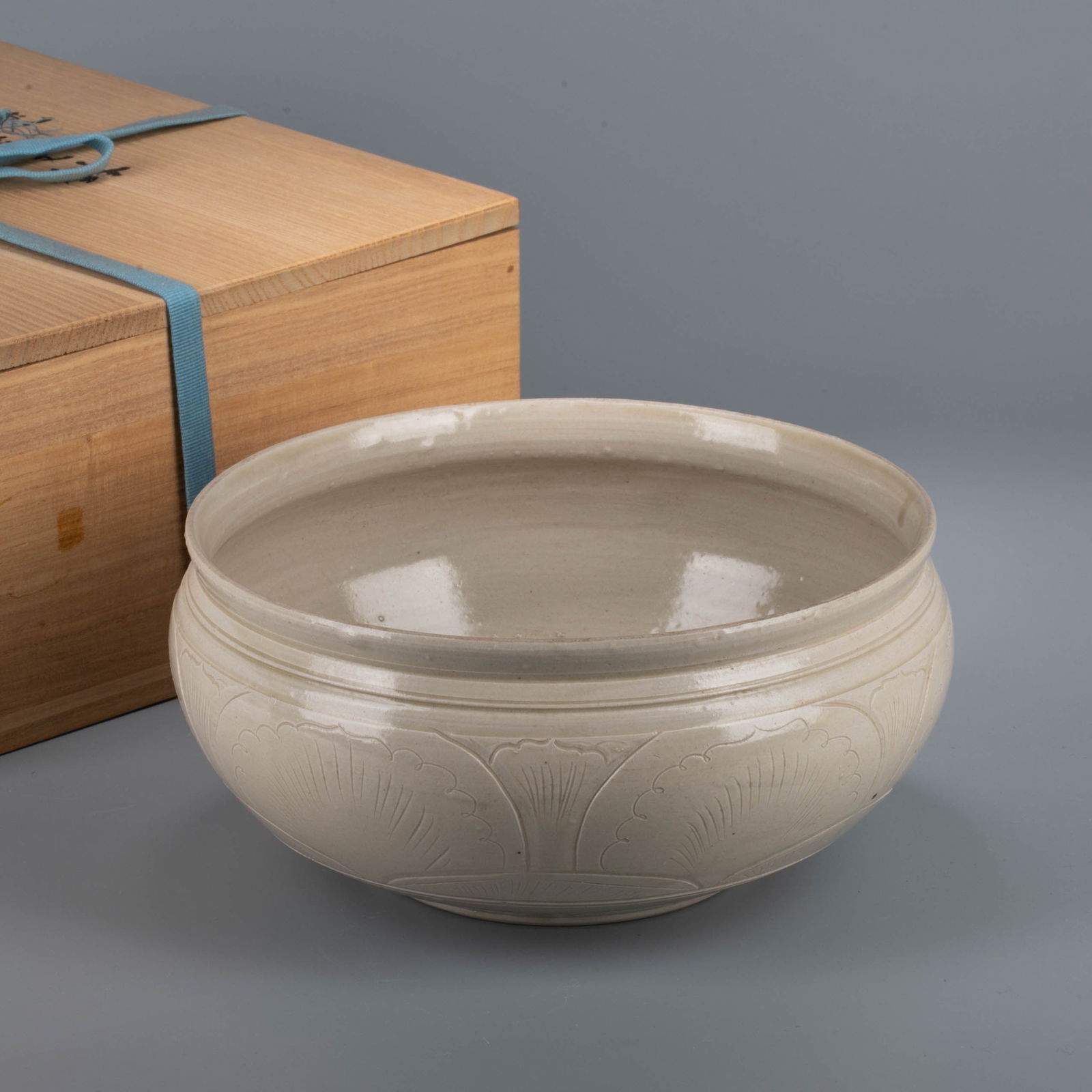 Song Dynasty Ding Kiln white porcelainincised pattern bowl: Song Dynasty Ding Kiln white porcelainincised pattern bowl