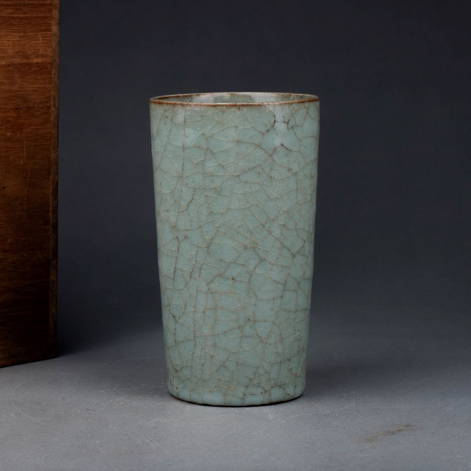 Song Dynasty official kiln flower arrangement: Song Dynasty official kiln flower arrangement