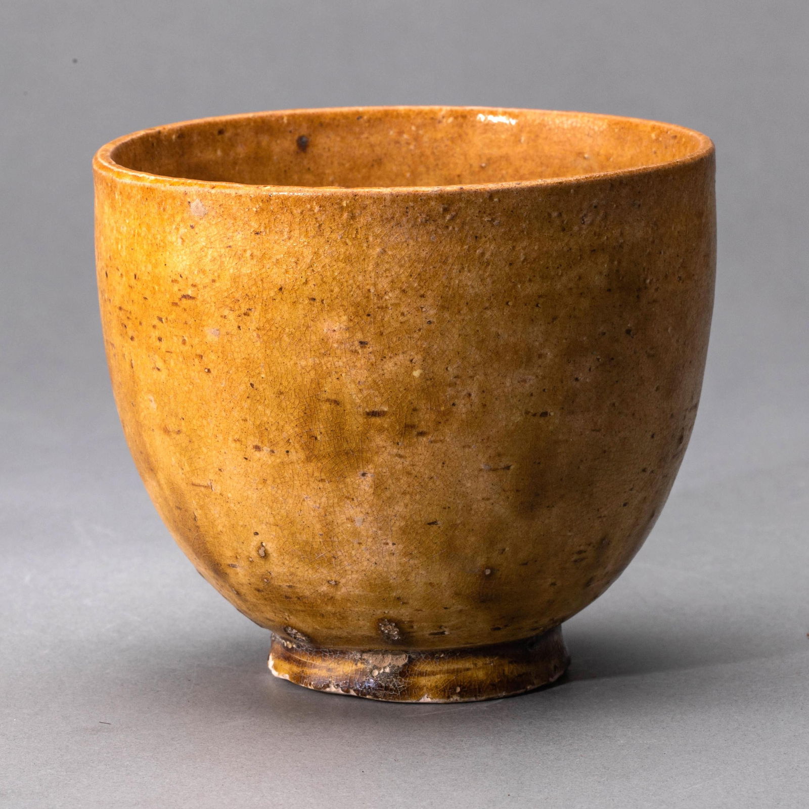 Tang yellow glaze cup: Tang yellow glaze cup