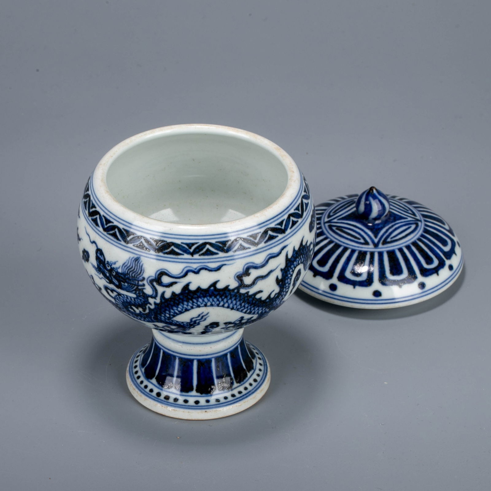 Ming Xuande Dragon Pattern Bean - 4