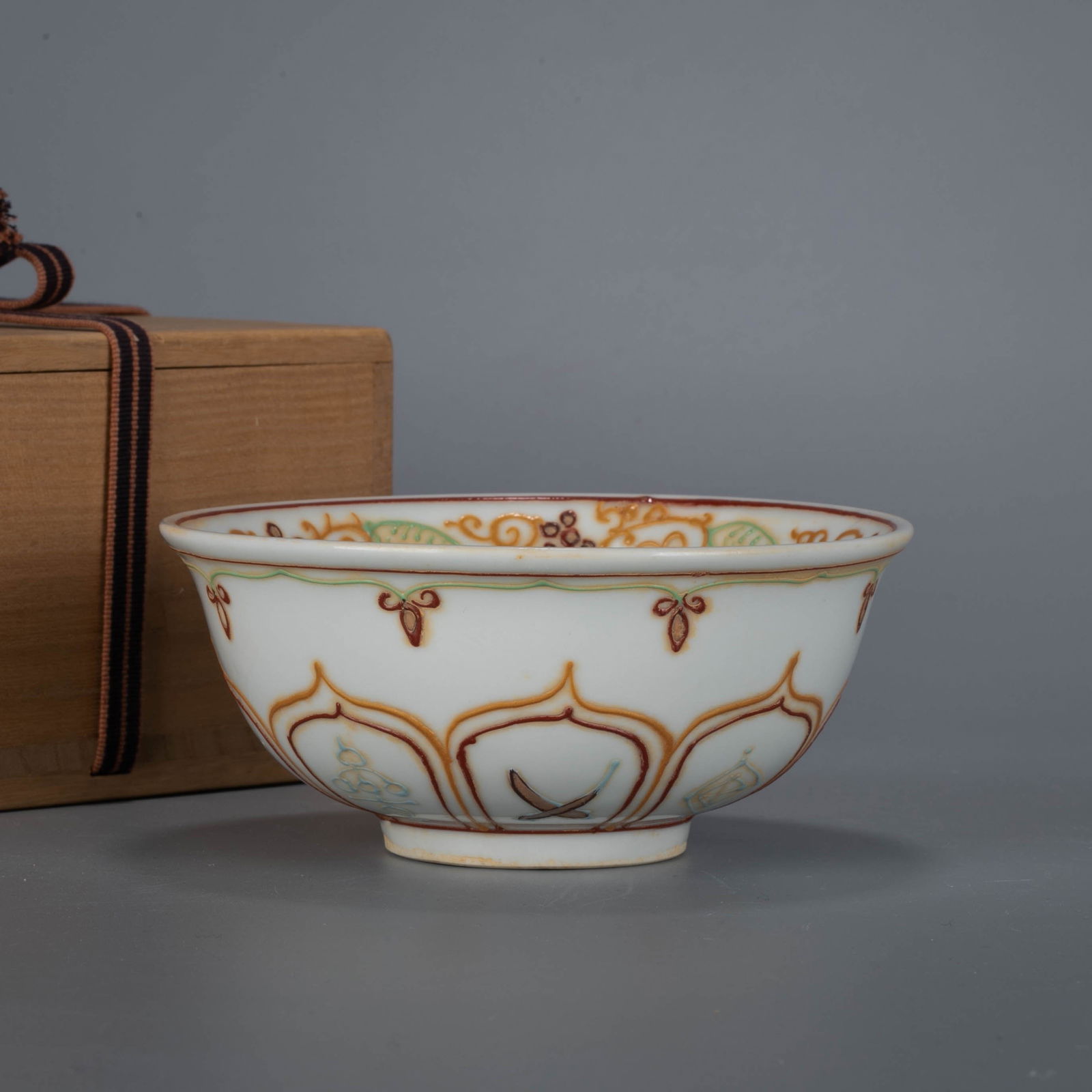 Yuan egg white glaze painted bowl: Yuan egg white glaze painted bowl