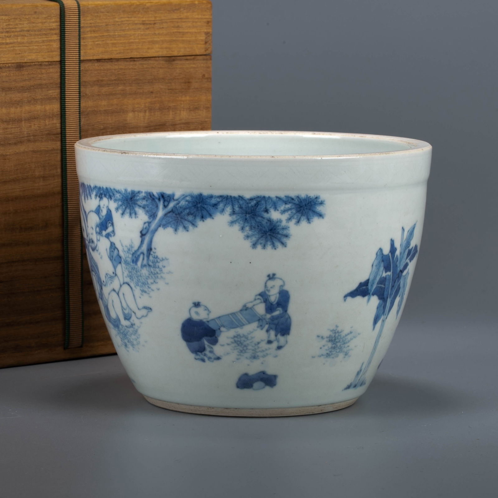 Ming dynasty ancient dyed water finger with figure pattern: Ming dynasty ancient dyed water finger with figure pattern