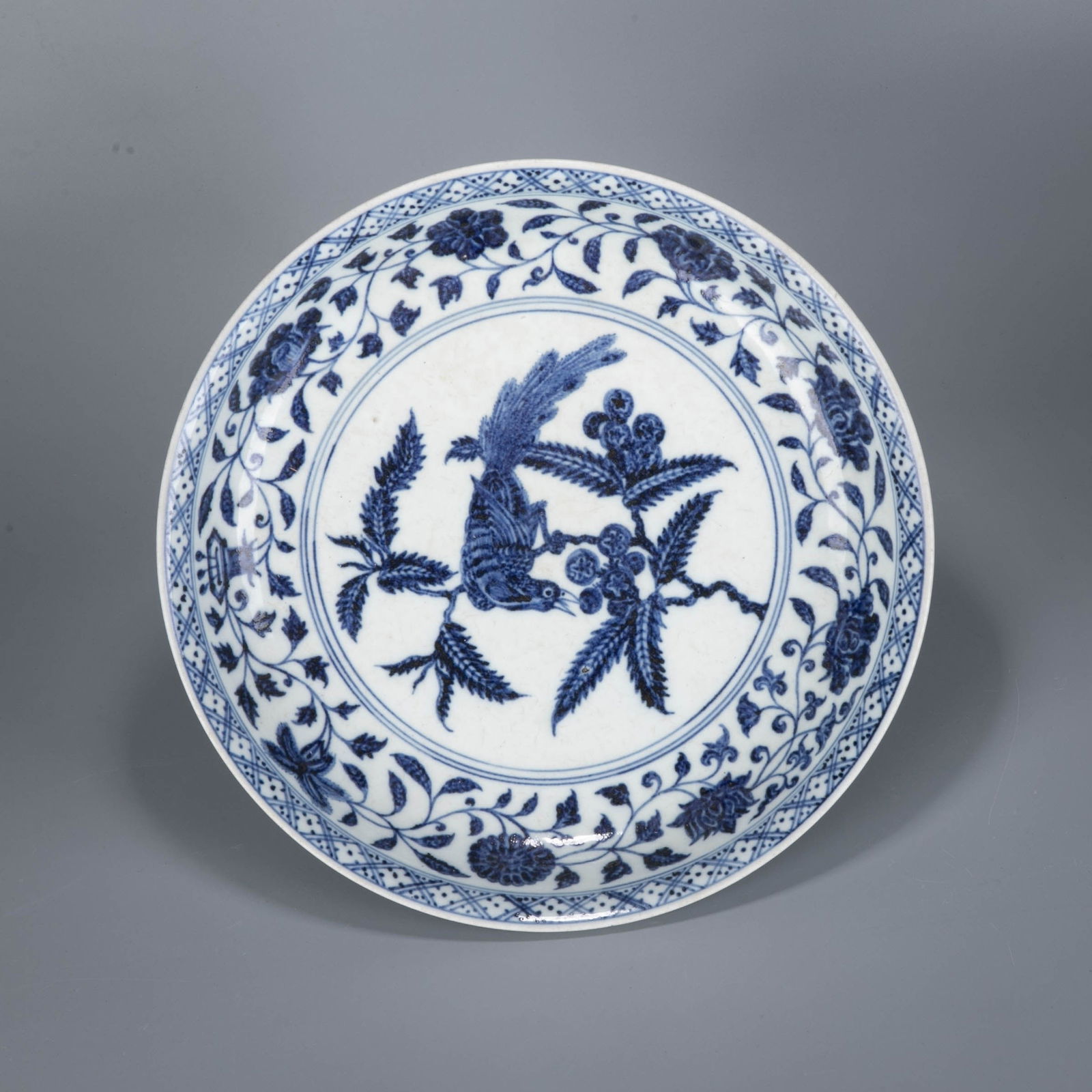 Ming sometsuke (blue and white underglaze) flower and bird pattern large dish: Ming sometsuke (blue and white underglaze) flower and bird pattern large dish