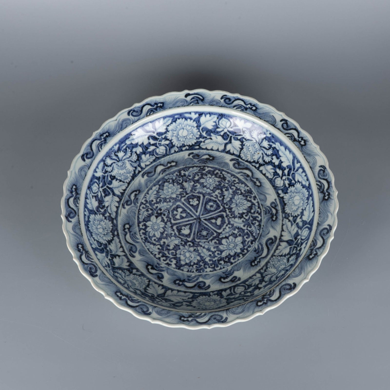 Ming sometsuke (blue and white underglaze) hosho flower tangled branch flower sunflower mouth plate (1 of 10)