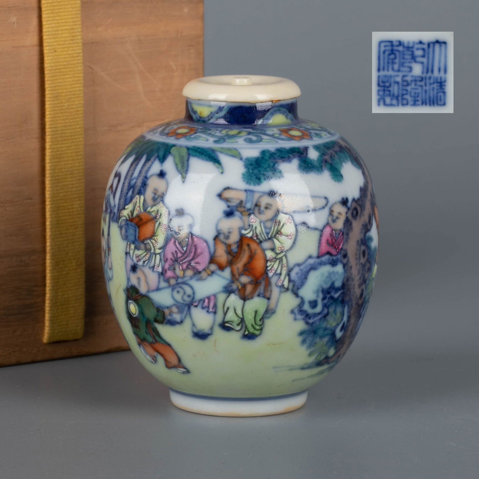 Qianlong reign mark of the Qing Dynasty Doucaiyingyingtea: Qianlong reign mark of the Qing Dynasty Doucaiyingyingtea