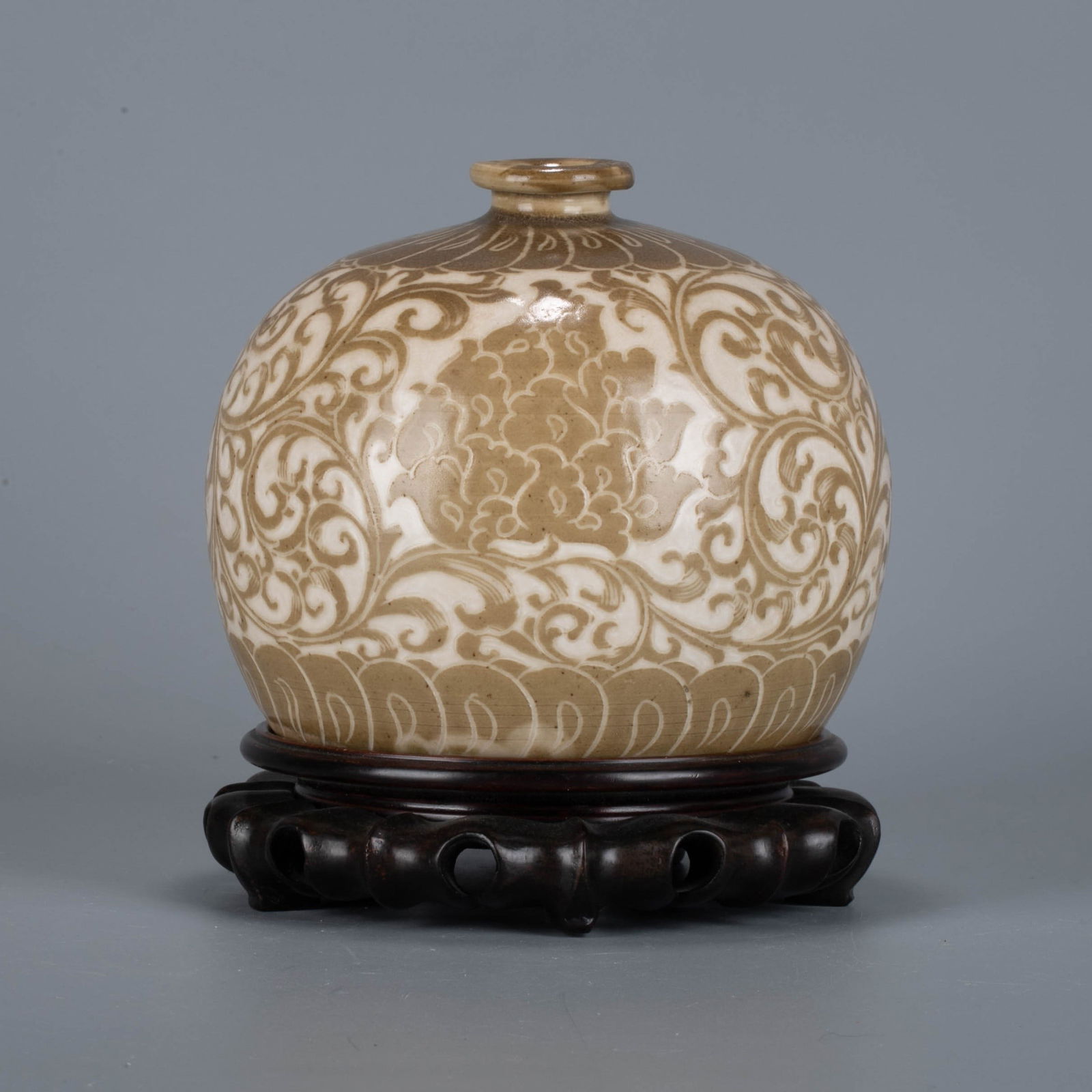 Song Dynasty Ding Kiln Brown Color Incised Flower Dulu Vase: Song Dynasty Ding Kiln Brown Color Incised Flower Dulu Vase