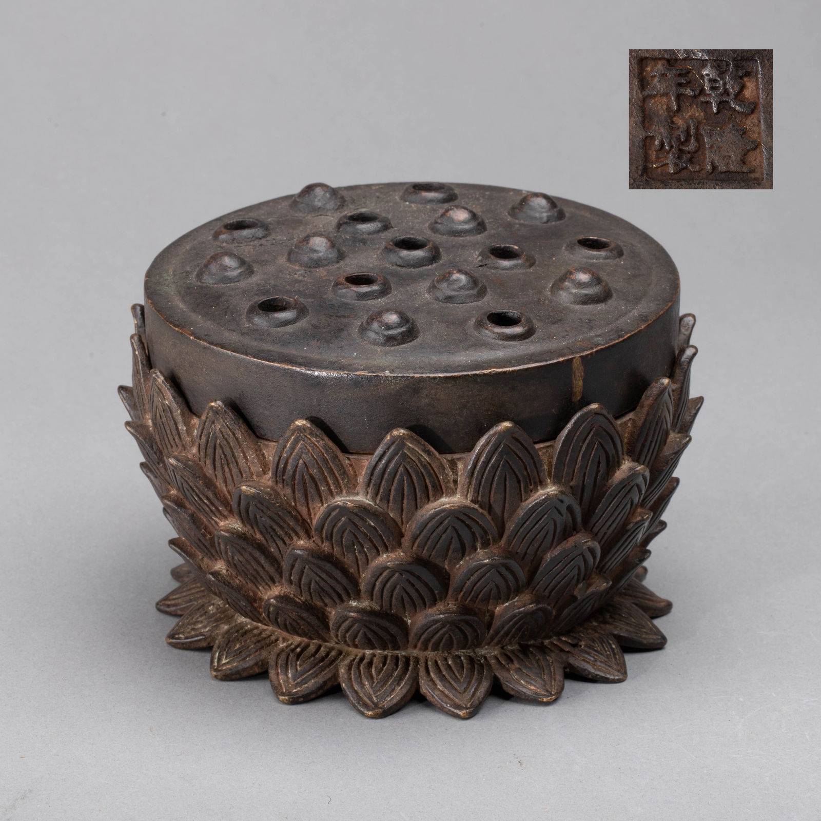Qianlong reign mark bronze lotus aromatherapy incense burner: Qianlong reign mark bronze lotus aromatherapy incense burner