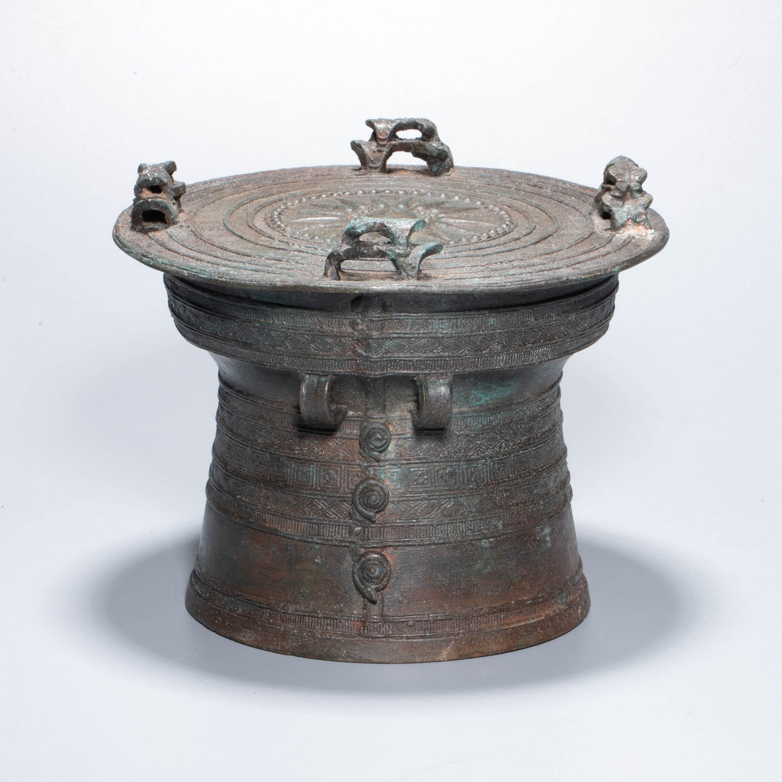 Bronze frog button taiko drum