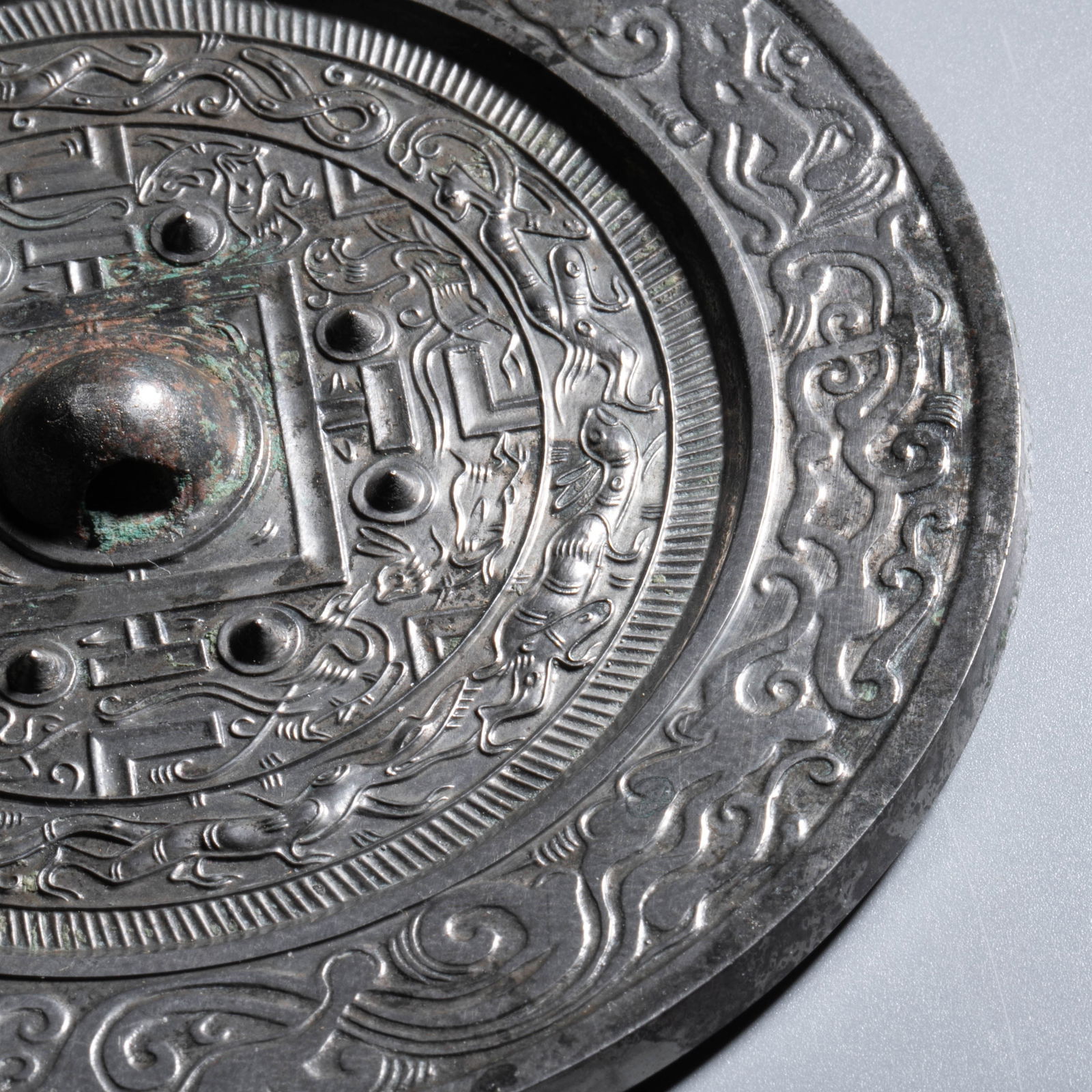 Han Dynasty bronze mirror with regular pattern - 5