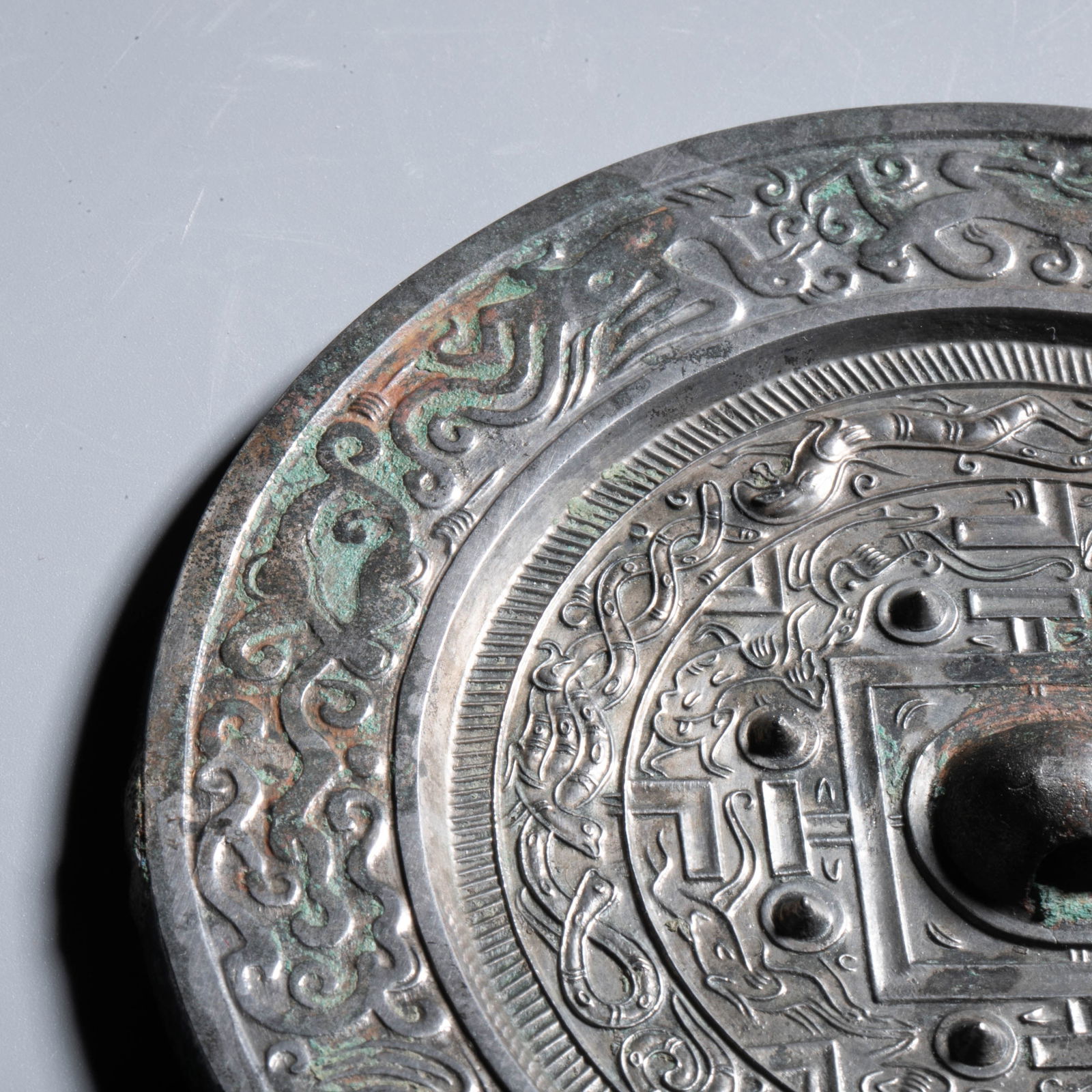 Han Dynasty bronze mirror with regular pattern - 6