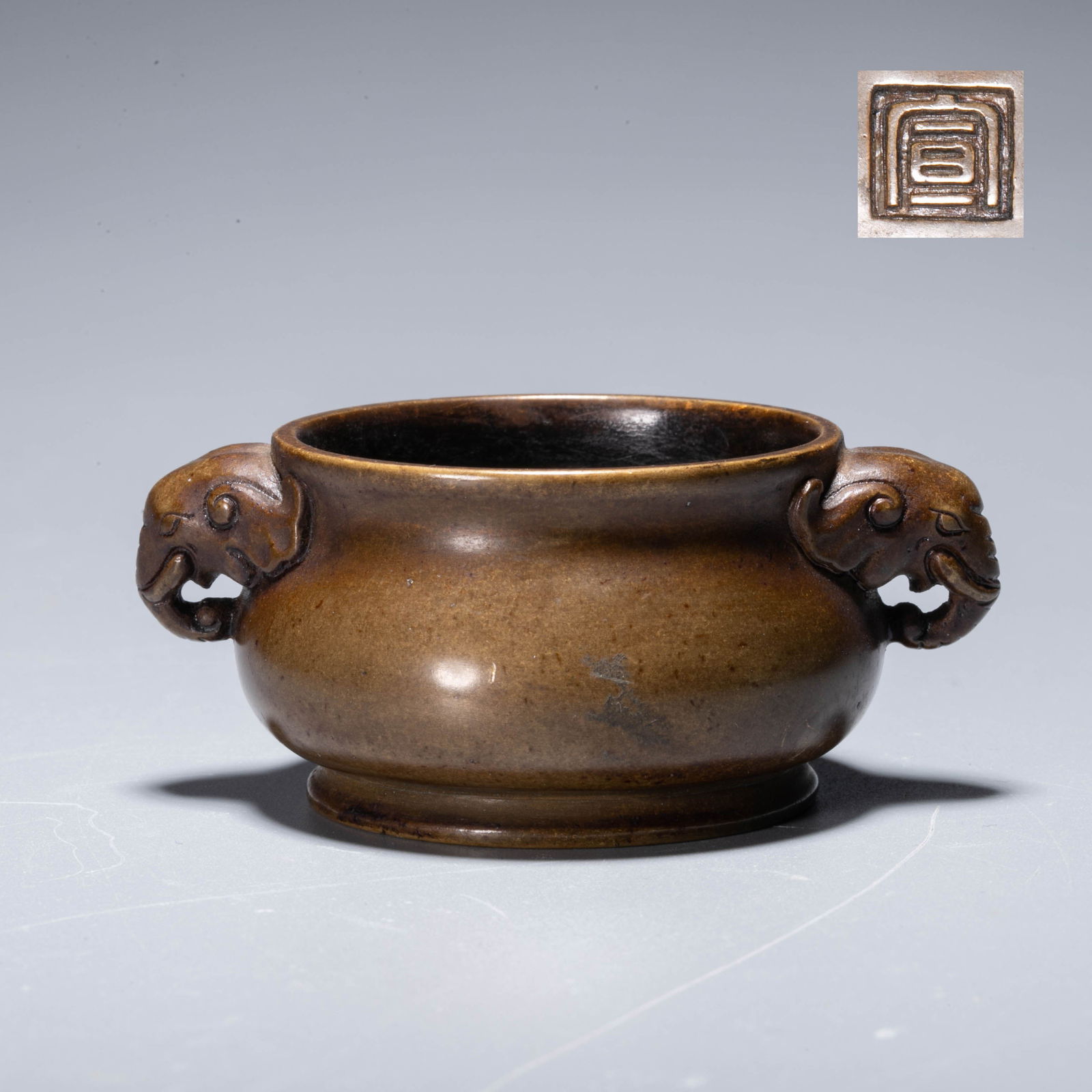 Early Qing Dynasty Bronze elephant-head handles piano stove: Early Qing Dynasty Bronze elephant-head handles piano stove