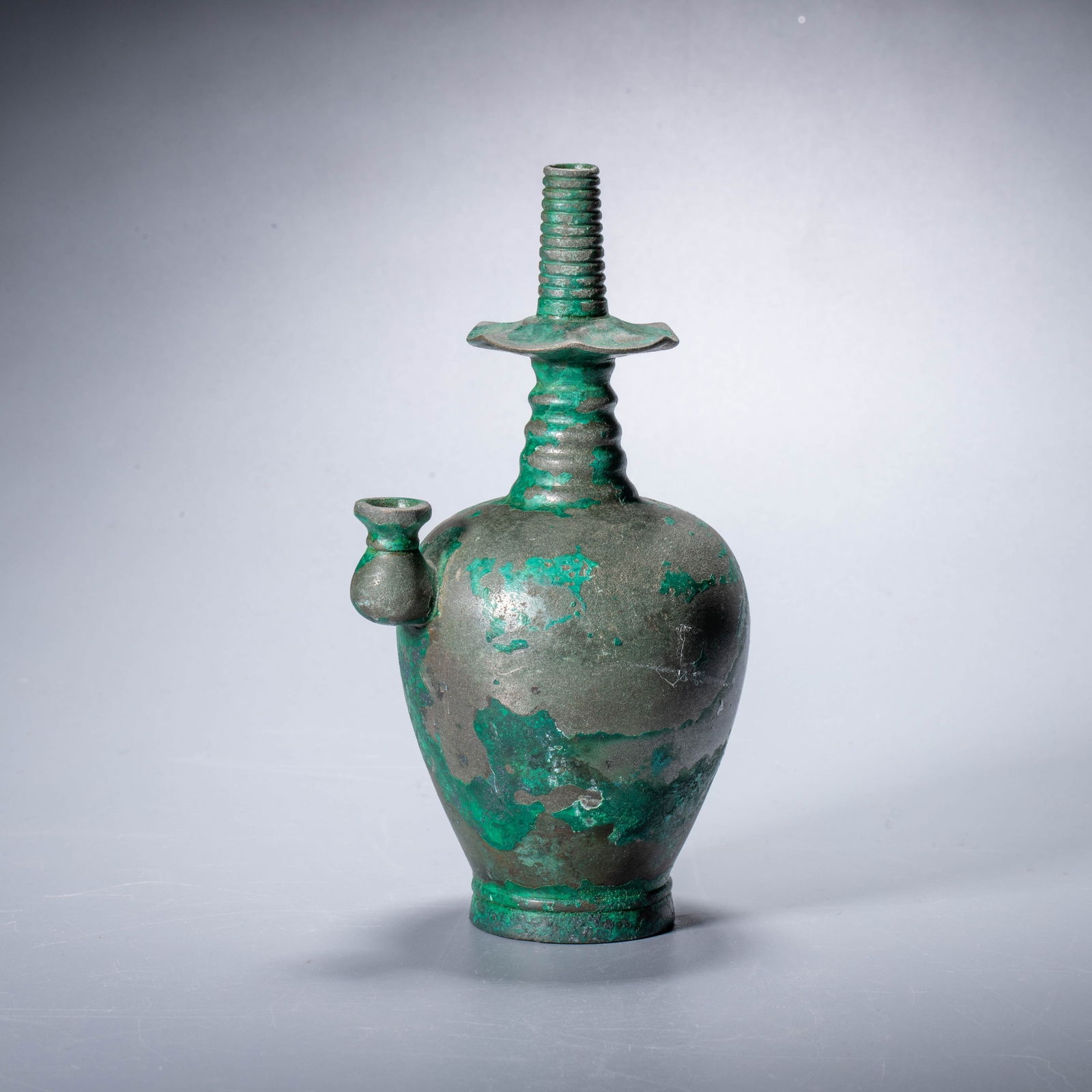 Tang Dynasty copper pure bottle: Tang Dynasty copper pure bottle