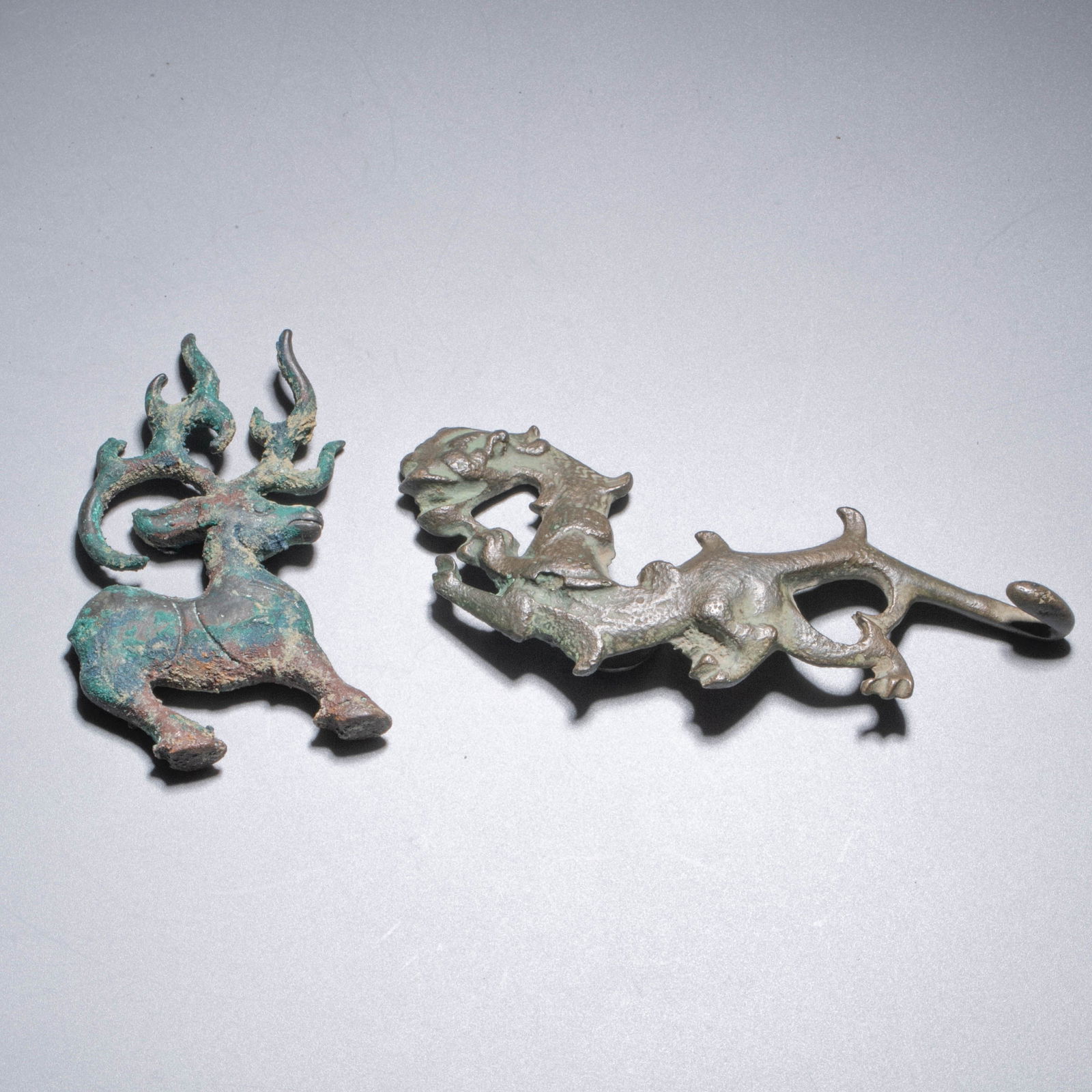 Han bronze deer with hook 2 points: Han bronze deer with hook 2 points