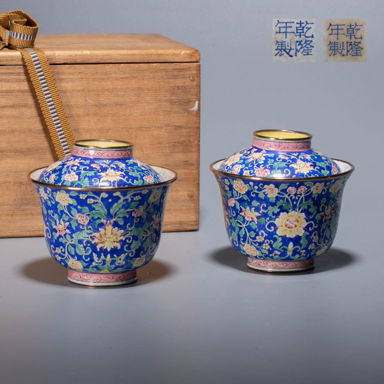 A pair of enamel palace bowls with lotus patterns, Qianlong period, Qing Dynasty: This pair of palace Bowls are painted enamelware made by the qianlong court. the bronze body is made of bone. the shape of the Bowl is a curved mouth, a deep belly, and a circle foot. the shape is