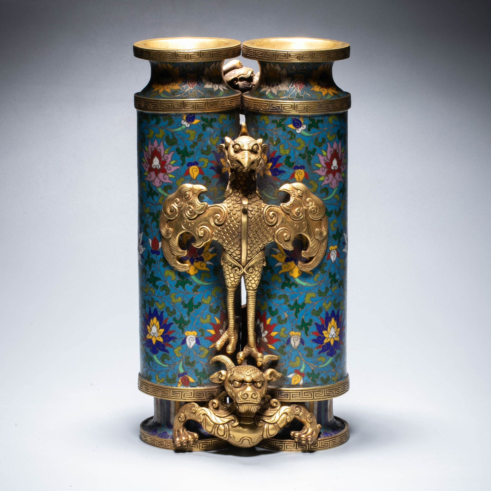 Imperial Cloisonné Enamel Conjoined Vase with Heroic Motifs, Qianlong Period, Qing Dynasty: This Vase is an important imperial display item made by the qianlong court and is made of copper body and filigree enamel. the shape is two bottles connected together, in the form of "heroes and