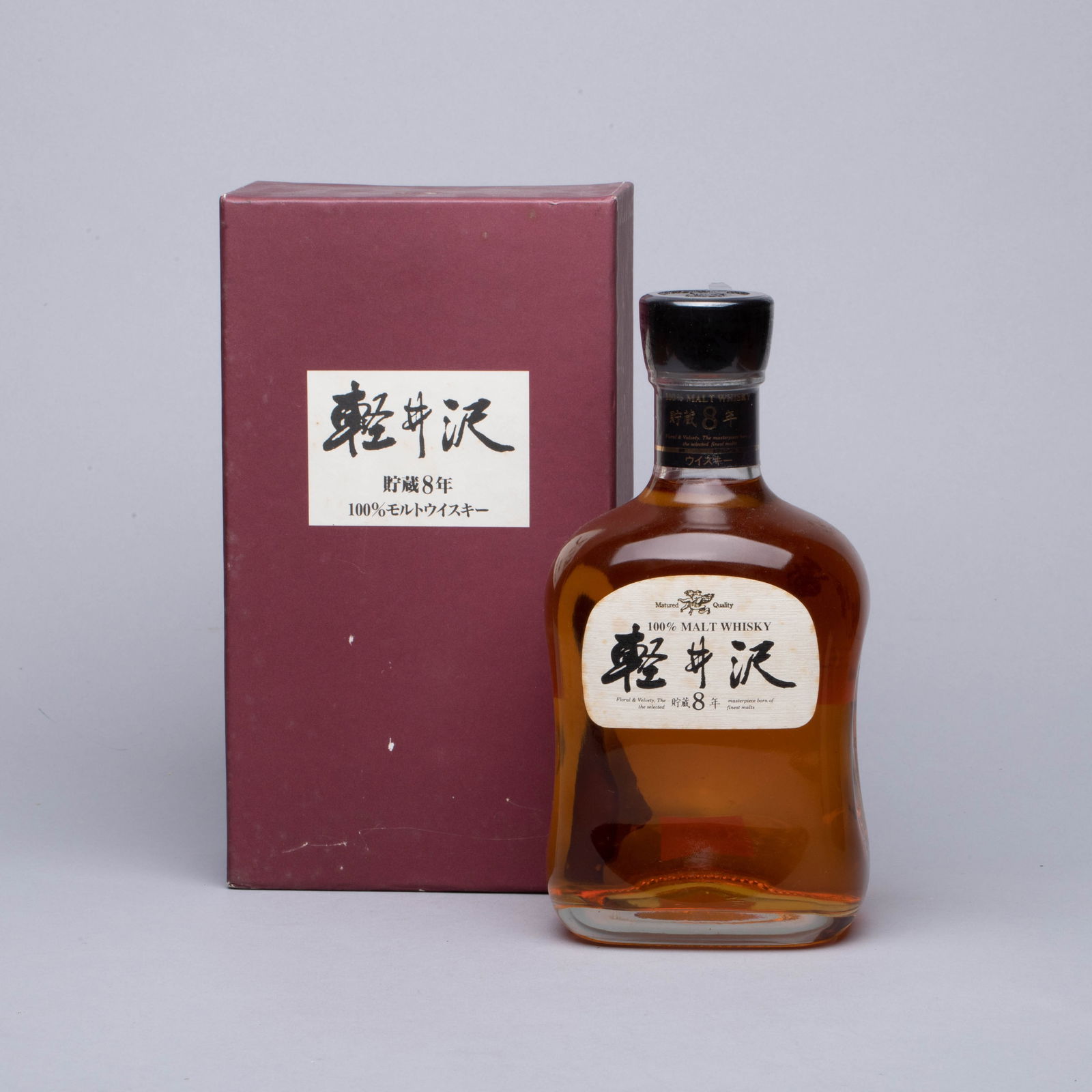 Karuizawa 8 year old 100% malt whiskey: This mark whiskey is a classic product launched by the legendary japanese distillery "karuizawa" before it ceased production. it embodies the distillery's ultimate insistence on traditional