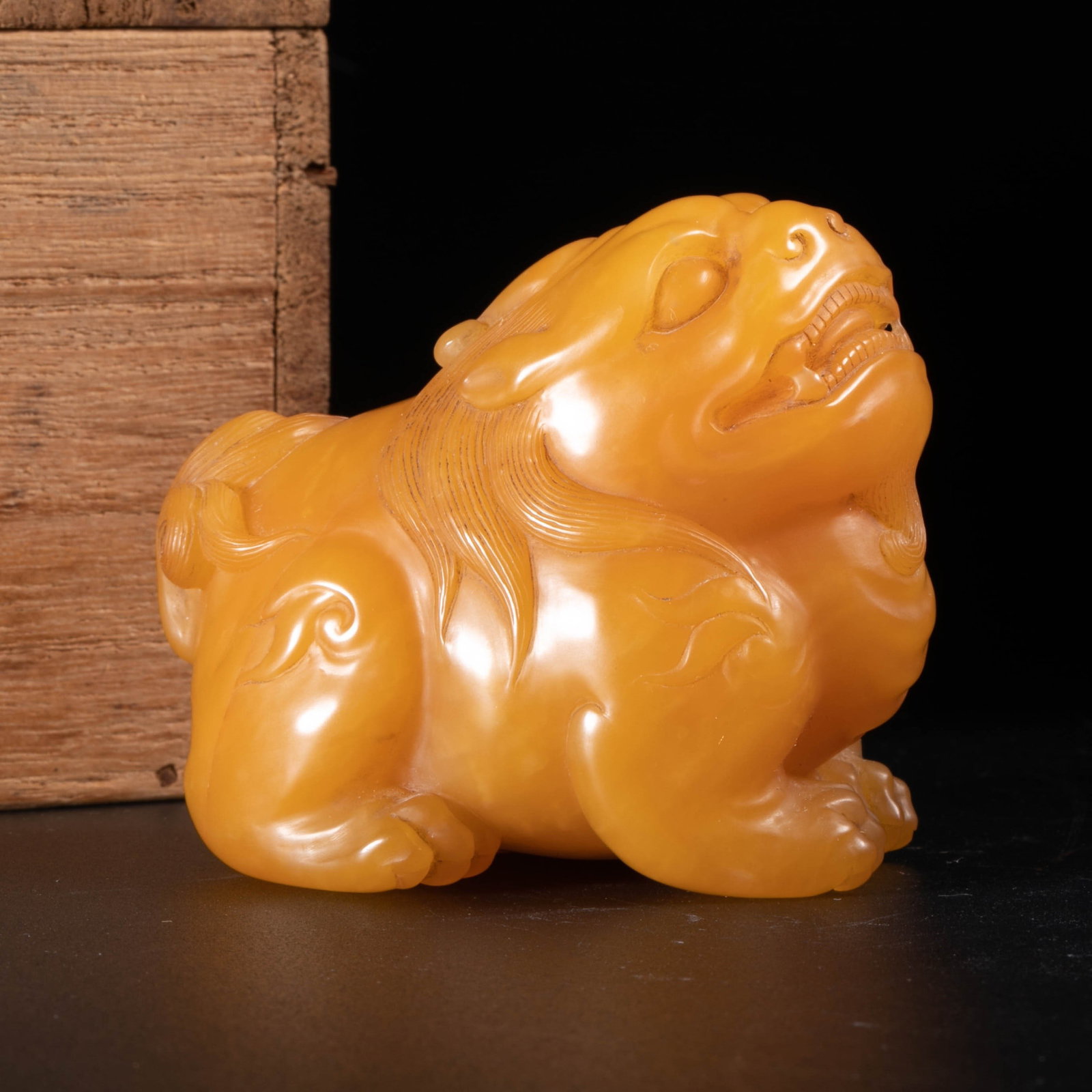 Qing Dynasty Tianhuang carved auspicious animal ornaments, weight 220g: Qing Dynasty Tianhuang carved auspicious animal ornaments, weight 220g