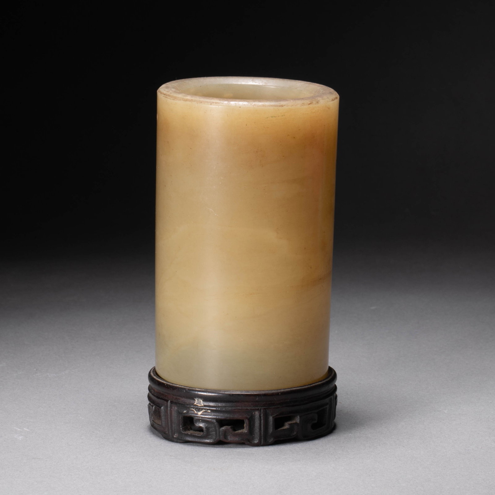 Qing Dynasty plain jade pen holder: Qing Dynasty plain jade pen holder