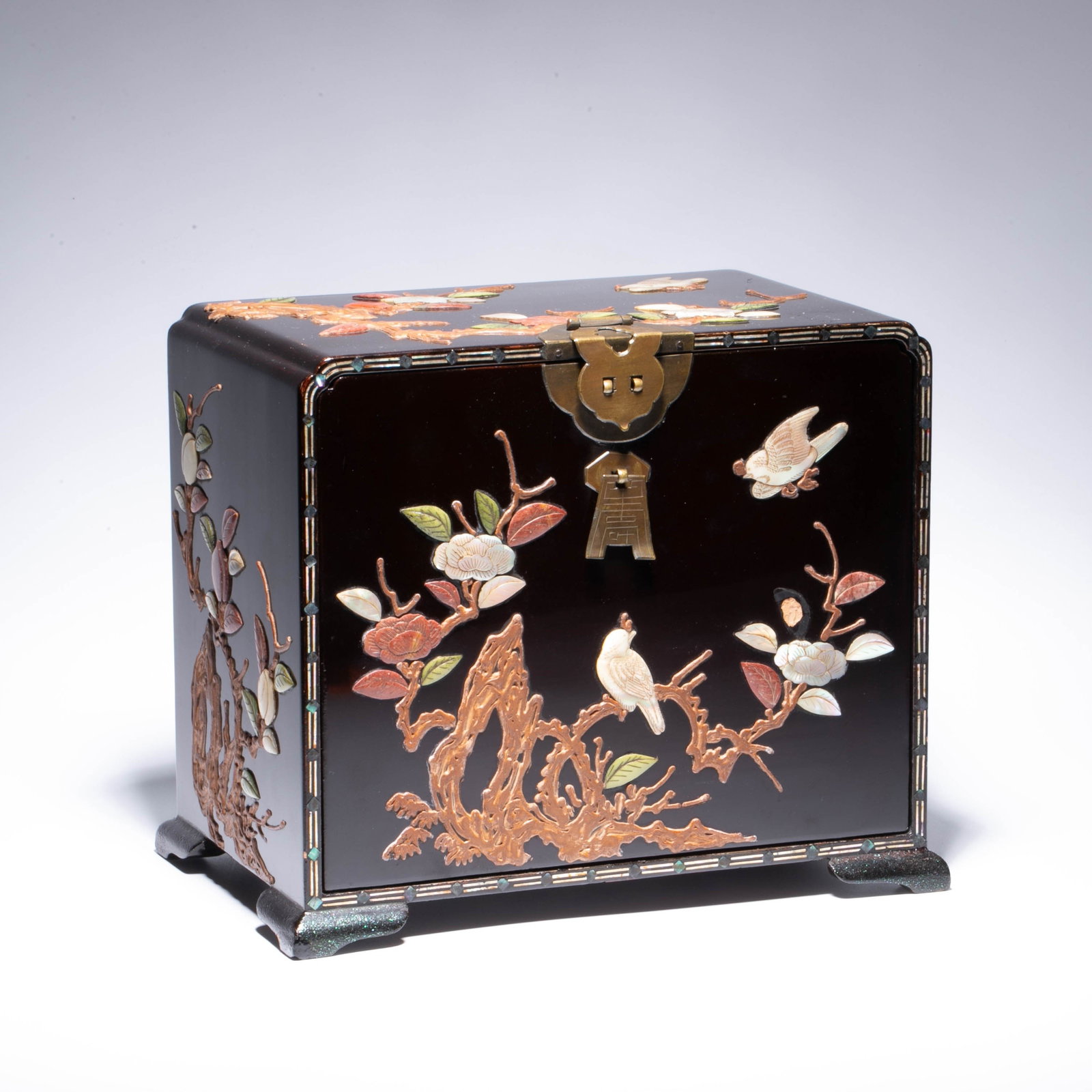 Inlaid Baibao Wenfang paint box: Inlaid Baibao Wenfang paint box