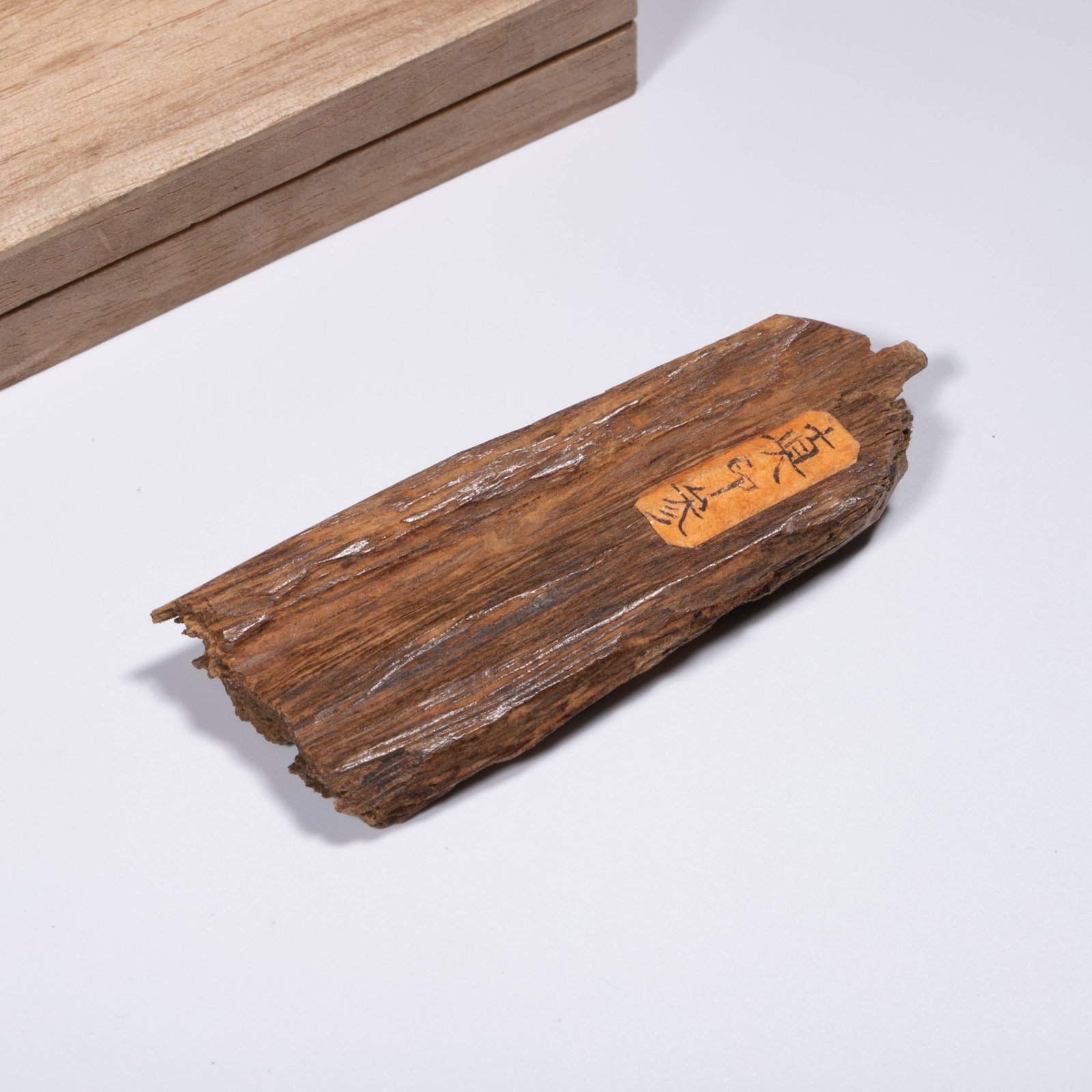 Fragrant wood: Fragrant wood