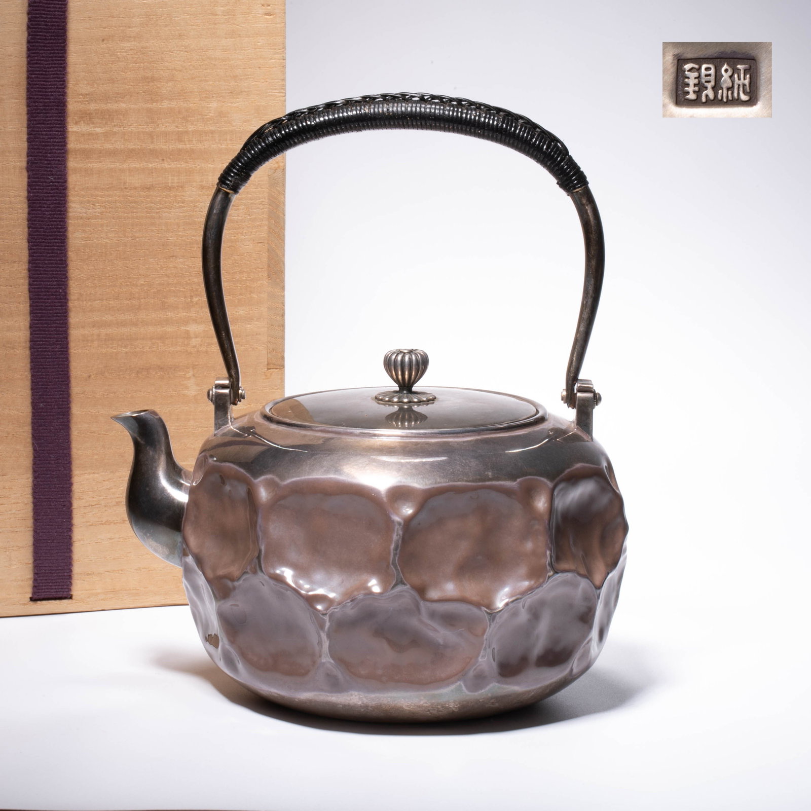 Made by Ikeda, Japanese hand-hammered pattern, sterling silver, soup boiling: This Tang Boi is a masterpiece made by the famous Japanese metalworker "Ikeda". It selects high-purity silver and is refined using traditional "hand-beating" technology. The shape of the utensil is