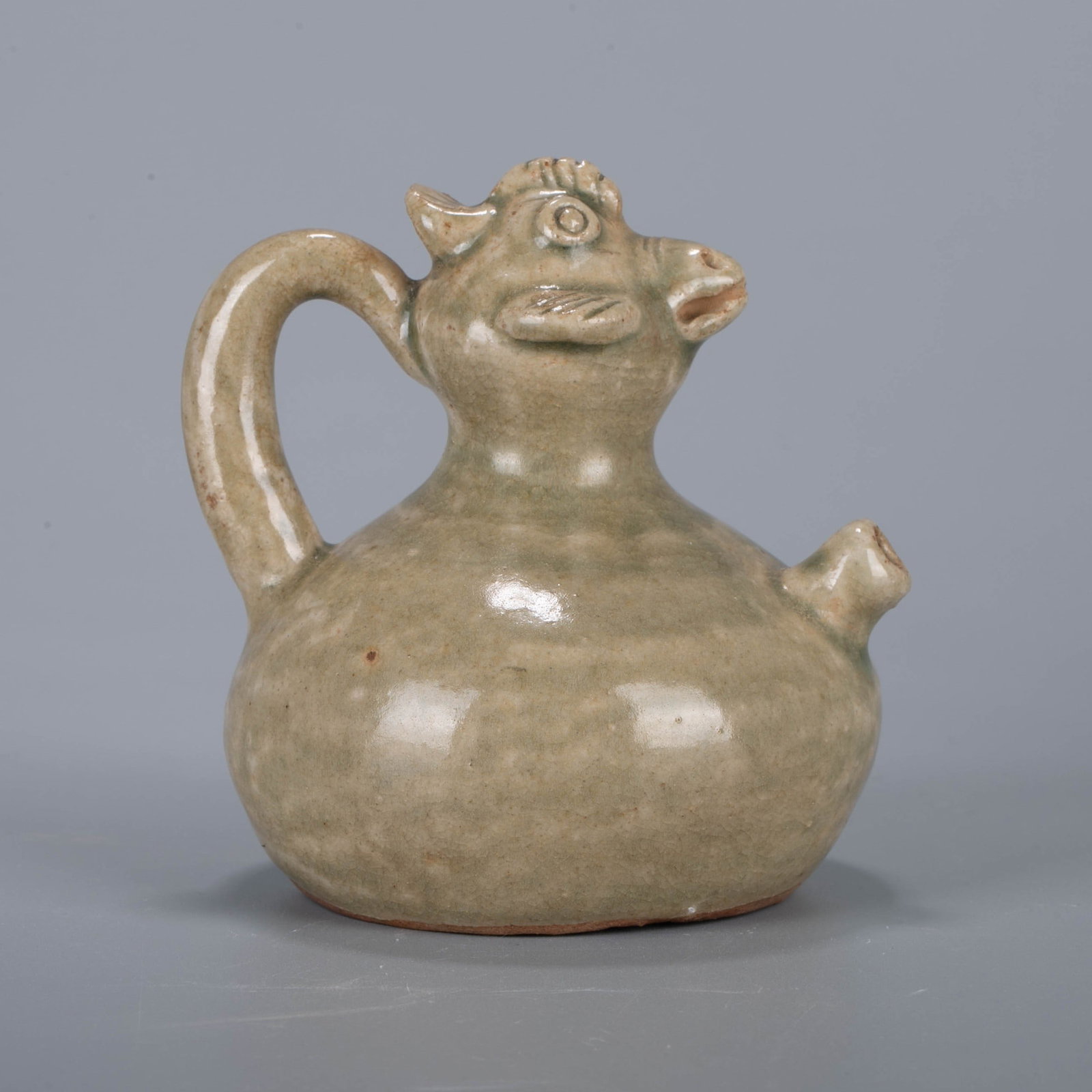 Western Jin Dynasty Yue kiln Celadon phoenix head pot: Western Jin Dynasty Yue kiln Celadon phoenix head pot