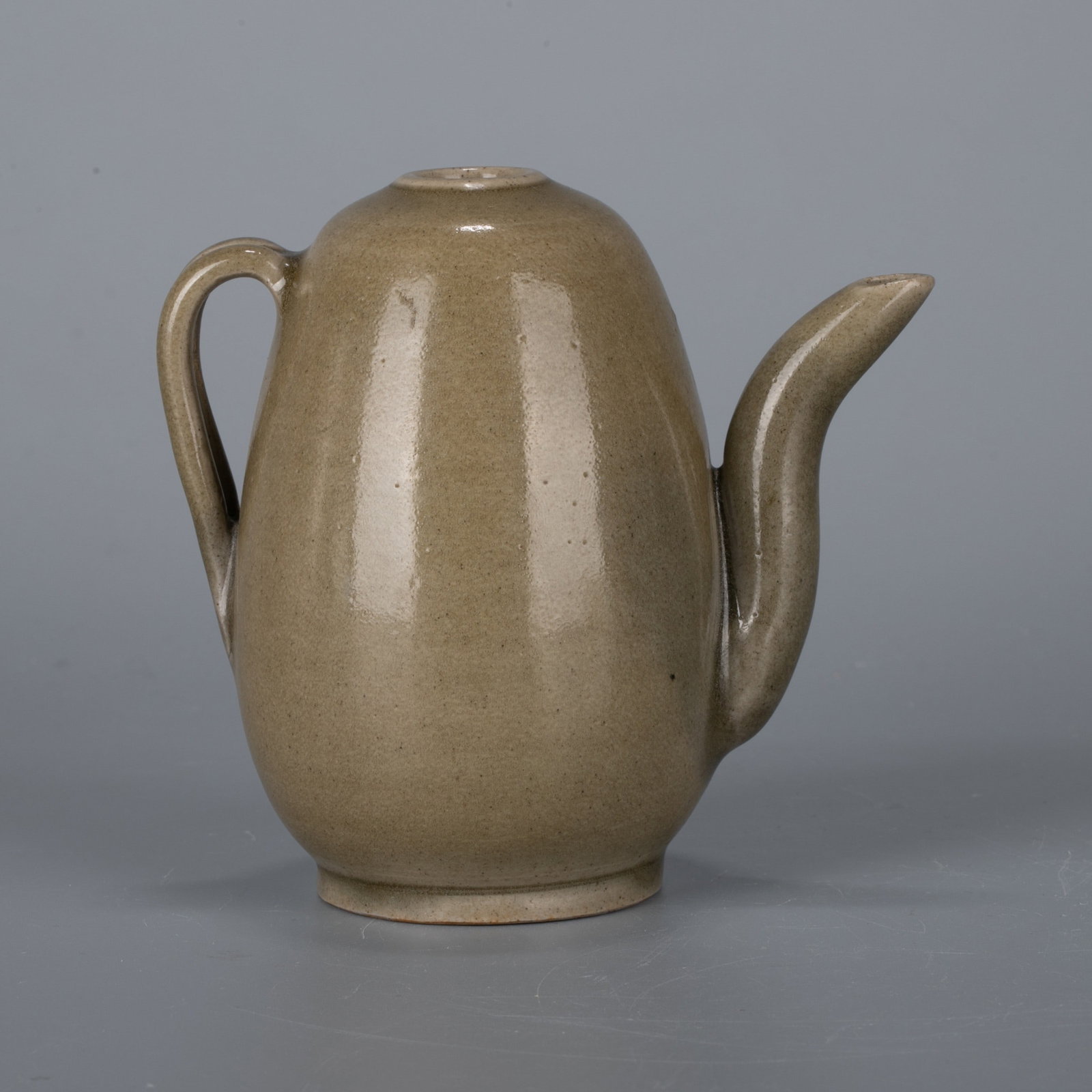 Song Celadon pear-shaped water drop (1 of 8)