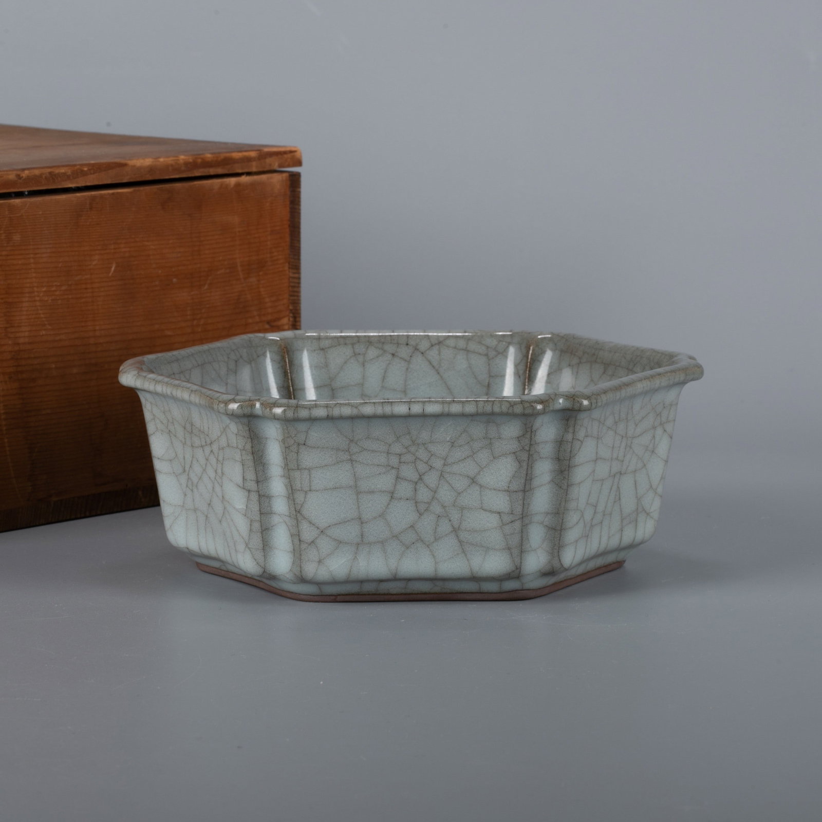 Song Guan ware Liufang Kuikou brush washer: Song Guan ware Liufang Kuikou brush washer
