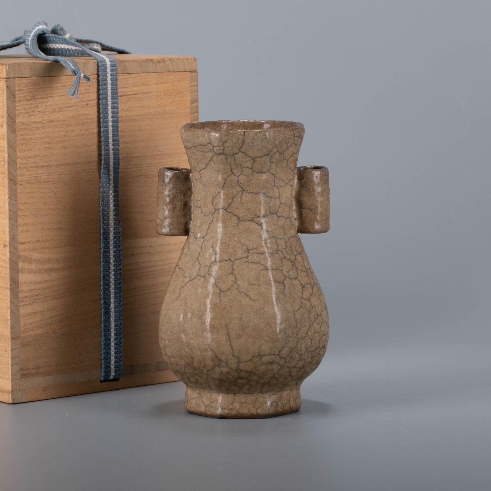 Song Dynasty Ge Kiln applied lug handles vase: Song Dynasty Ge Kiln applied lug handles vase