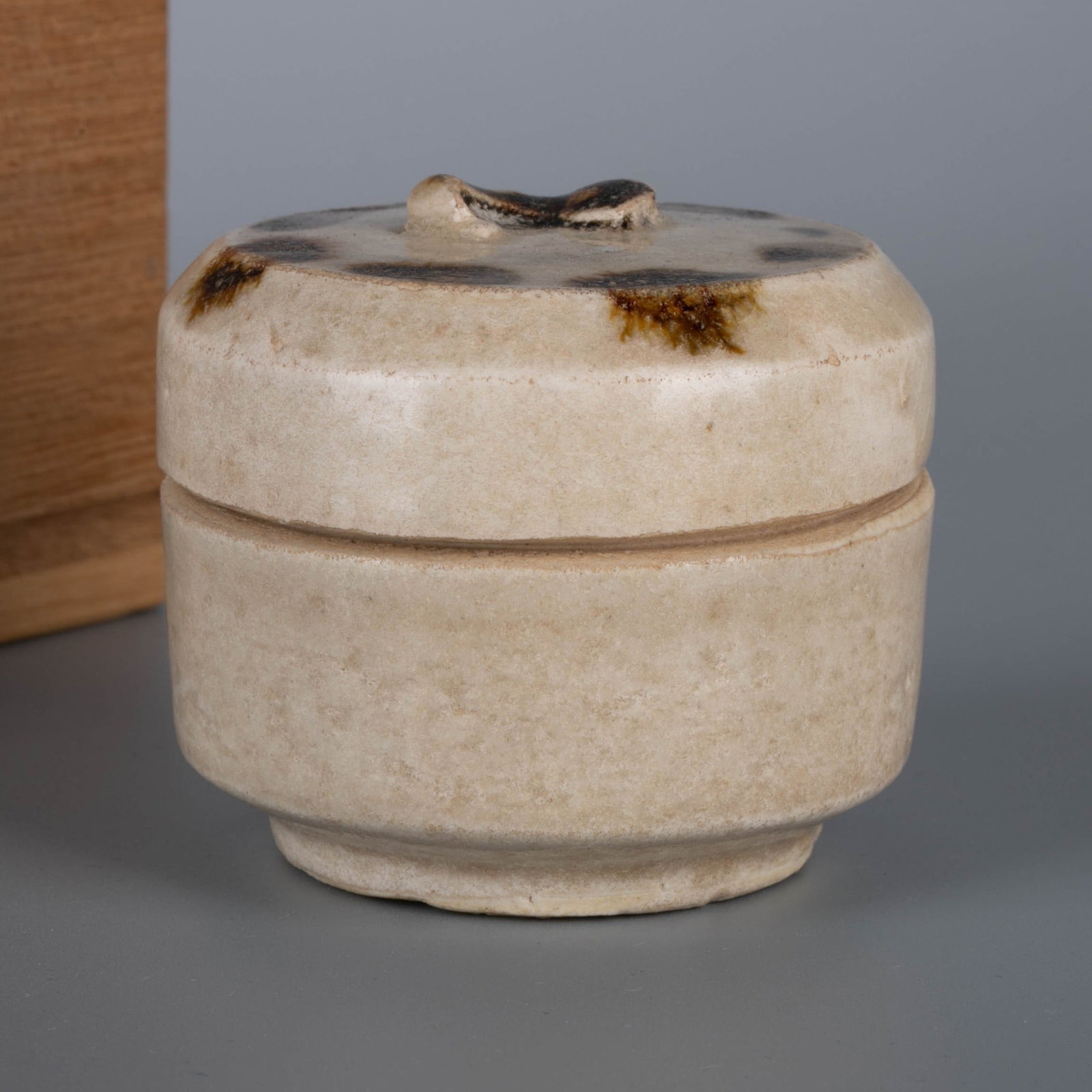 Song Dynasty Cizhou kiln iron painted incense box (1 of 10)
