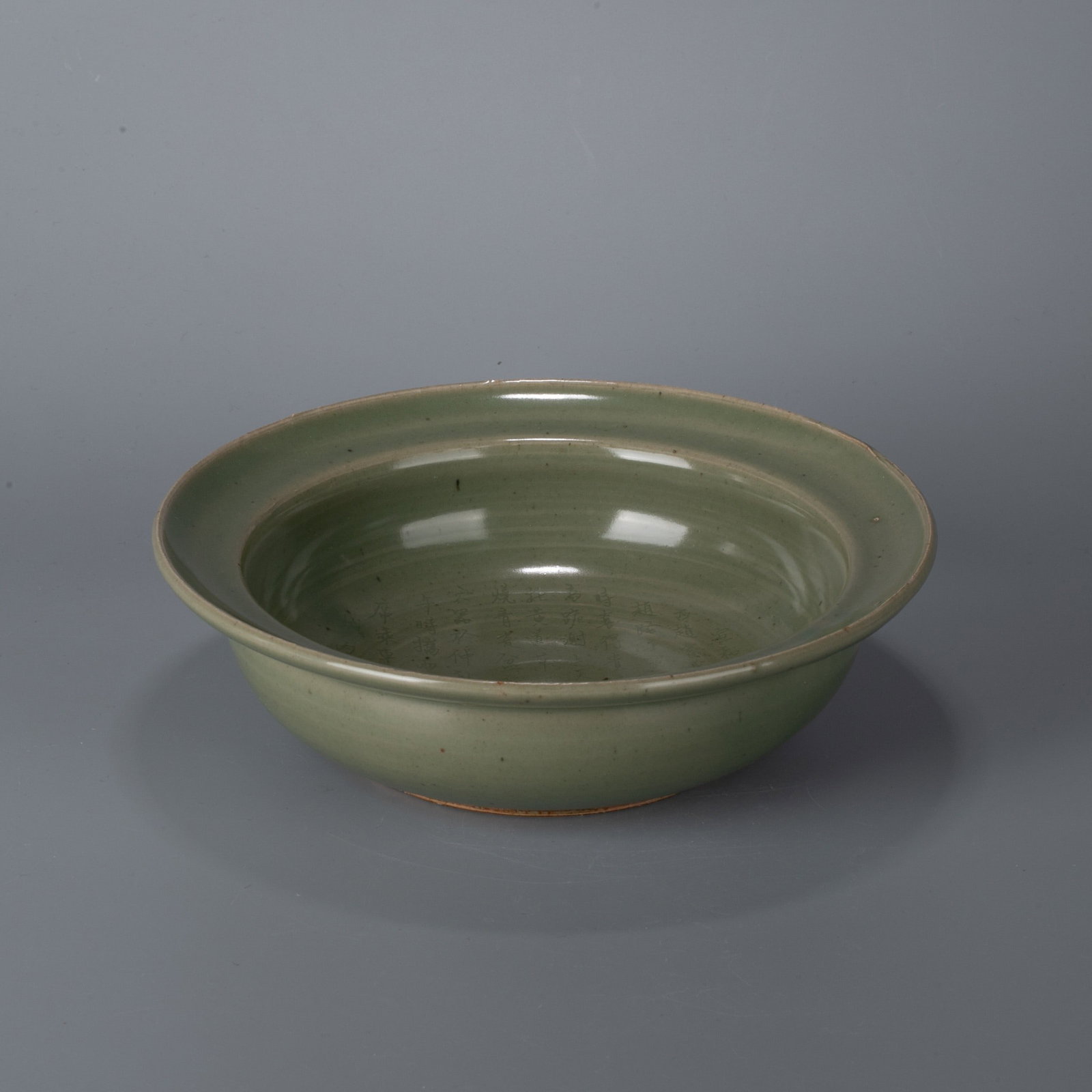 Song Celadon text basin: In the fourth year of Xuanhe's reign, Zhao Lu, the shopkeeper of the Zhao's blacksmith shop in the west of the city, was delighted with the birth of his precious son during the Hungry Ghost Festival i