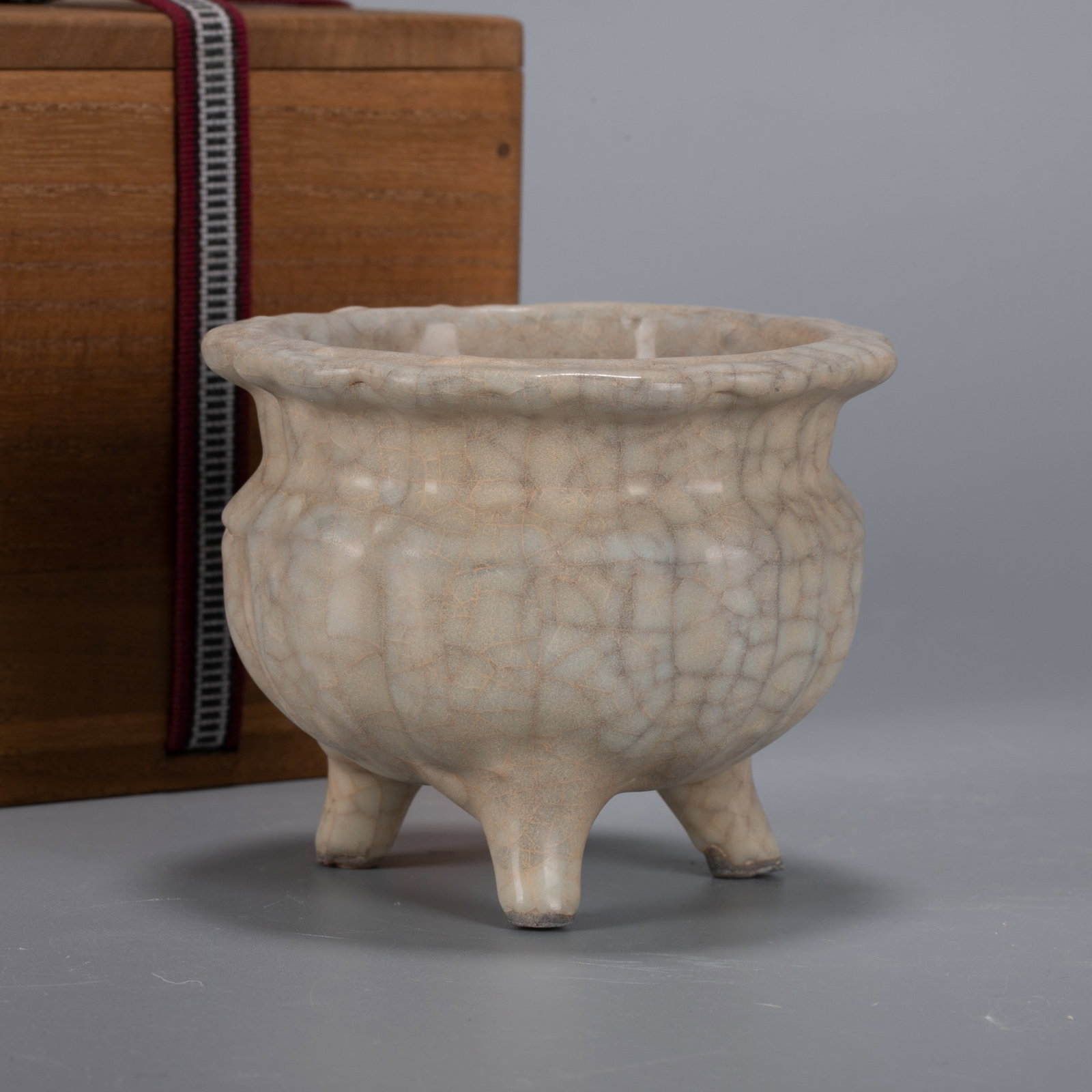 Longquan Guan ware Incense Burner (1 of 6)
