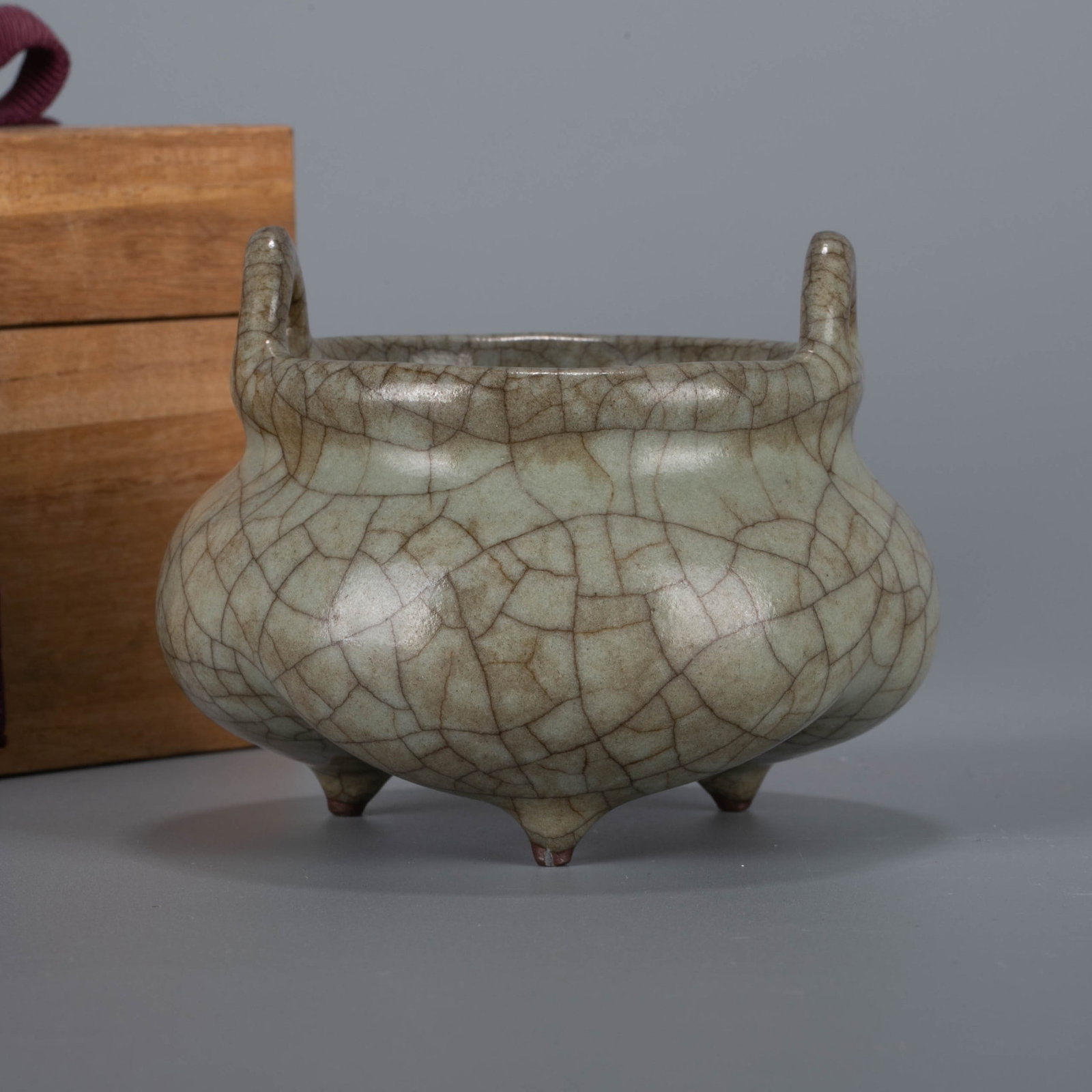 Song Dynasty Ge Kiln Incense Burner (1 of 7)
