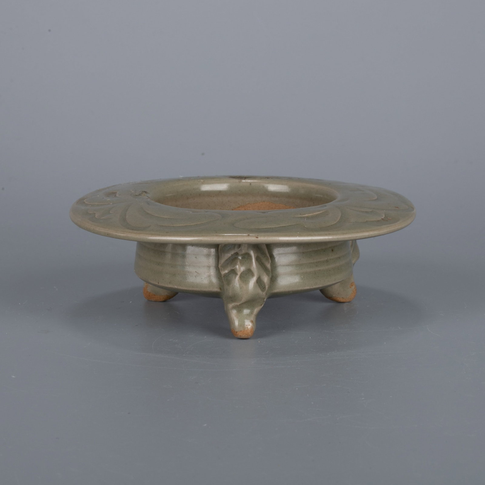 Song Celadonincised flower five-legged stove (1 of 6)
