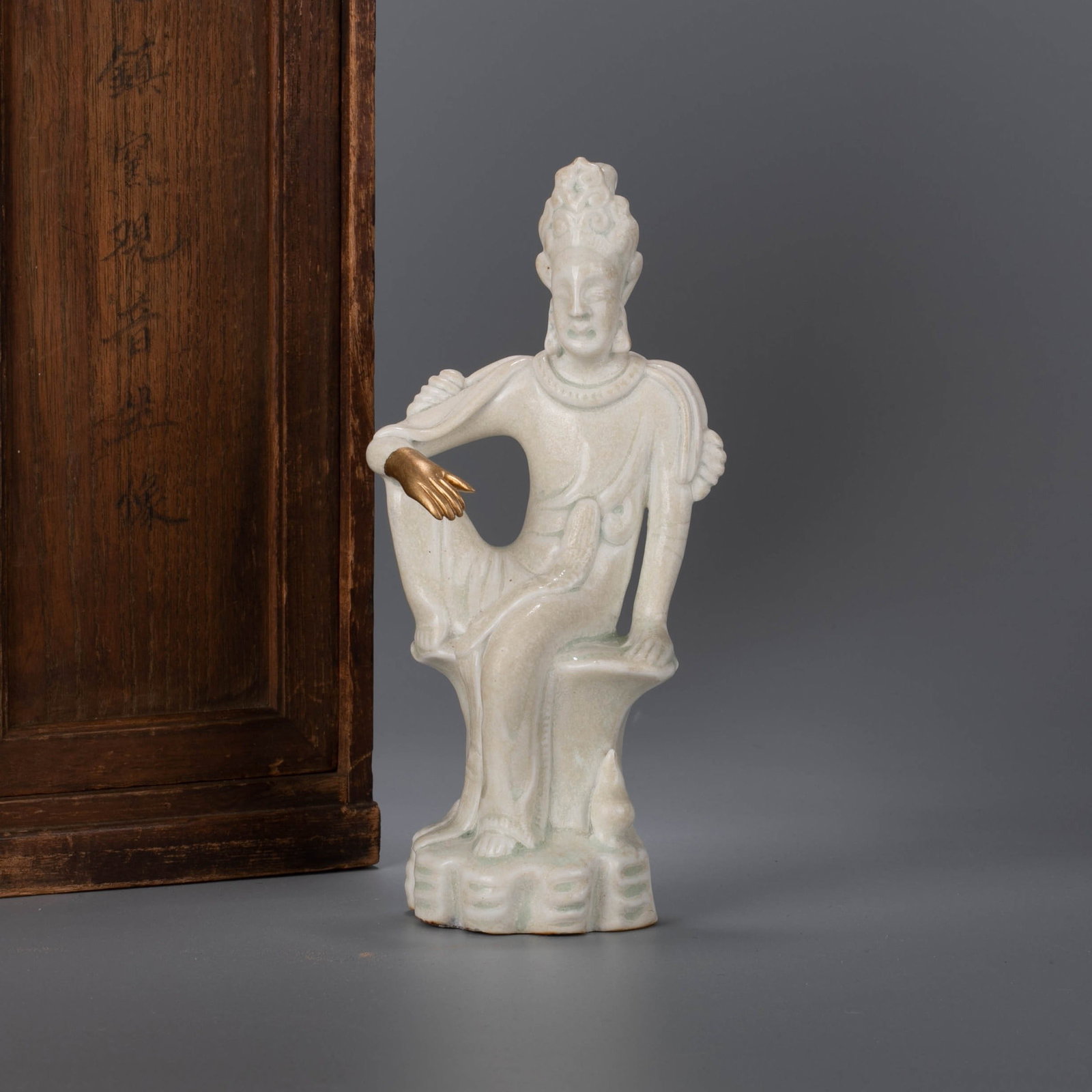 Qingbai Guanyin Statue: Qingbai Guanyin Statue