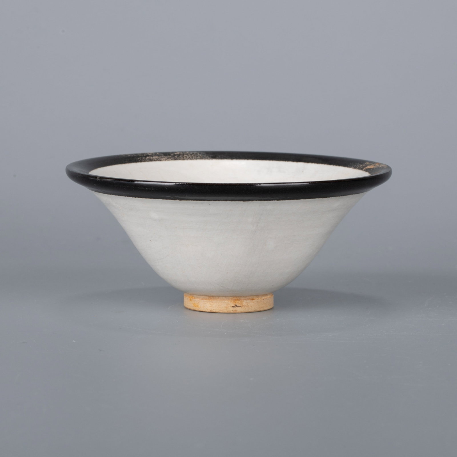 Song Dynasty Cizhou kiln white wheeled bamboo hat (1 of 6)
