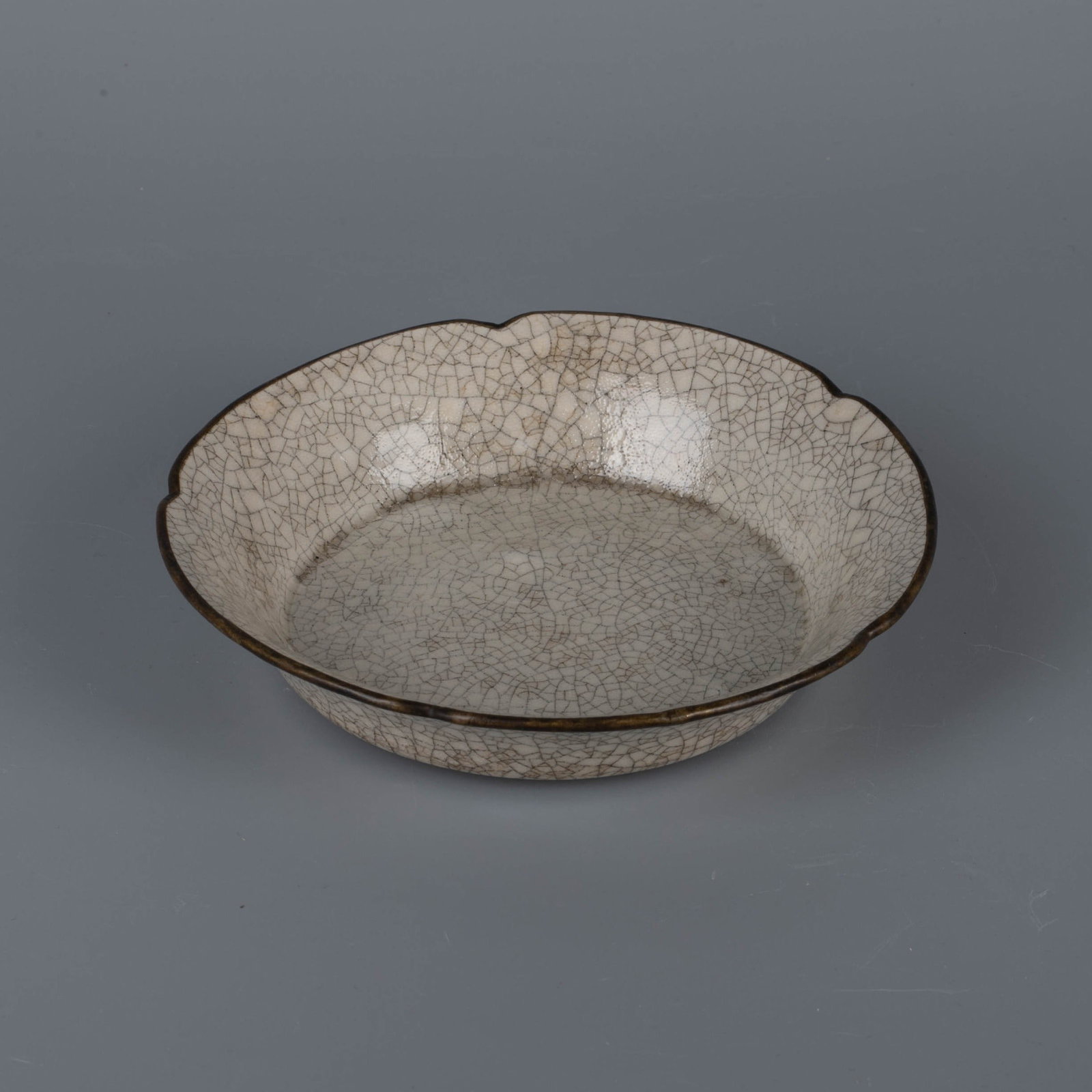 Qing Ge ware crackle glazelobed rim copper brush washer: Qing Ge ware crackle glazelobed rim copper brush washer