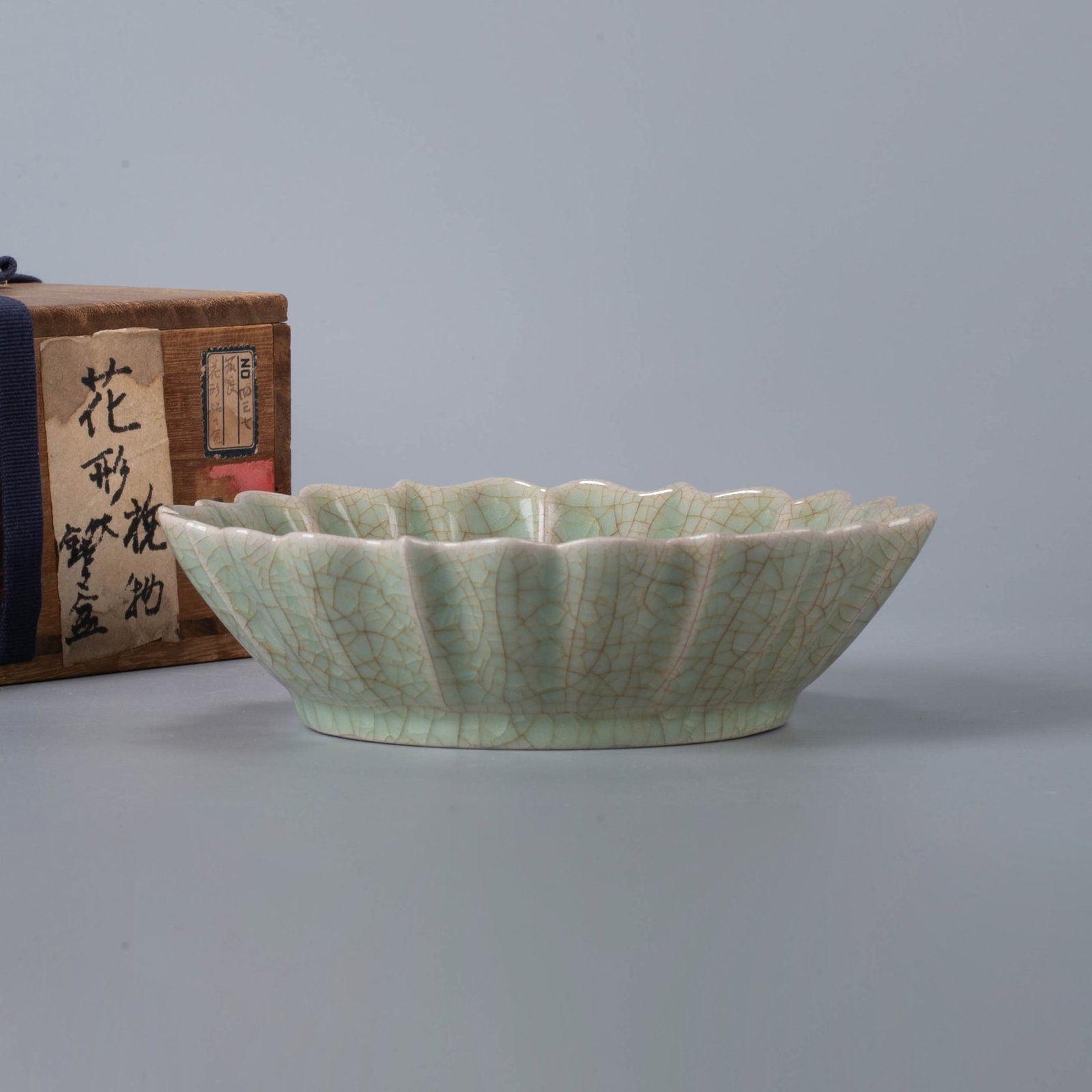 Qing Longquan ware Ge ware crackle glazelobed rimbrush washer (1 of 8)