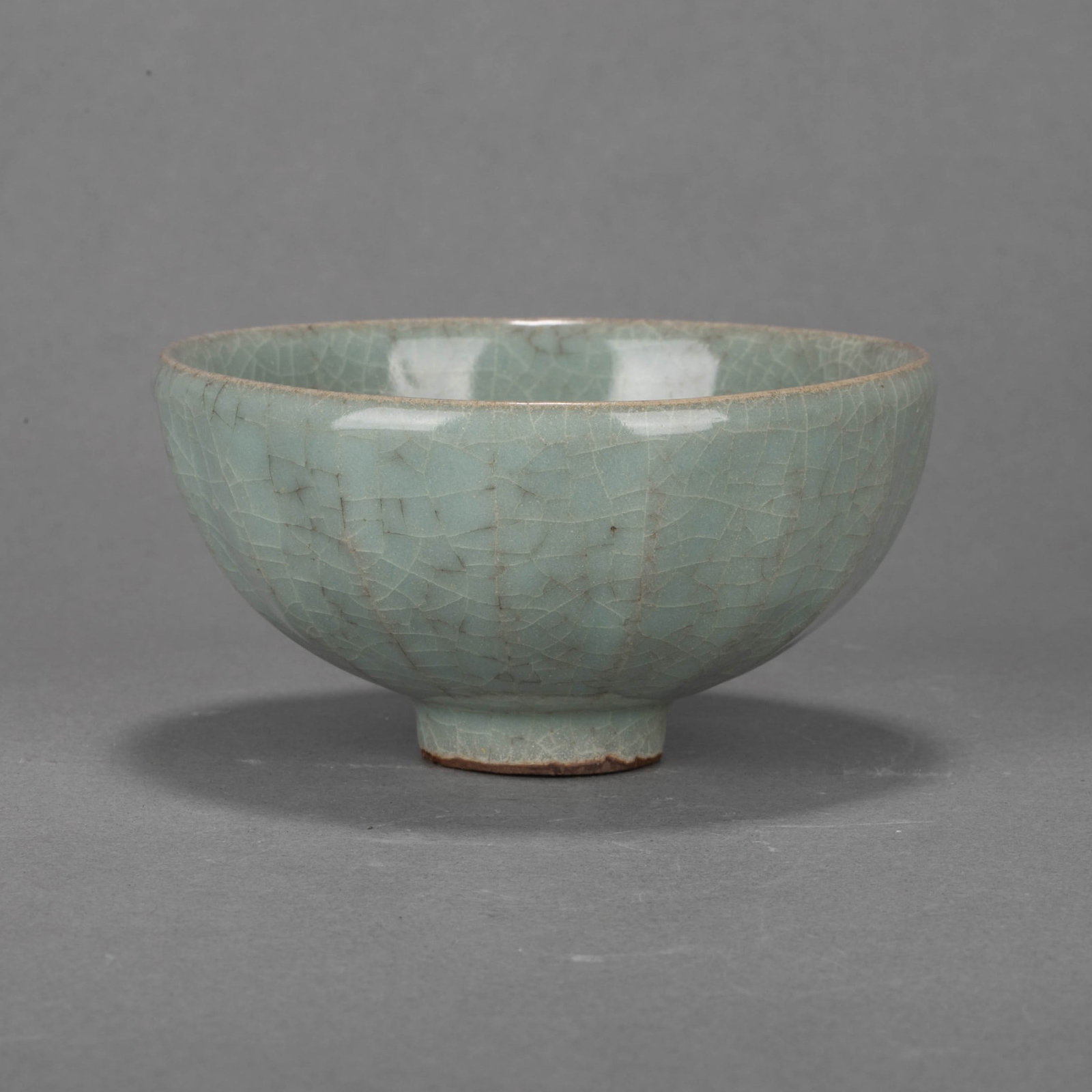 Southern Song Dynasty Longquan lotus tea bowl: Southern Song Dynasty Longquan lotus tea bowl