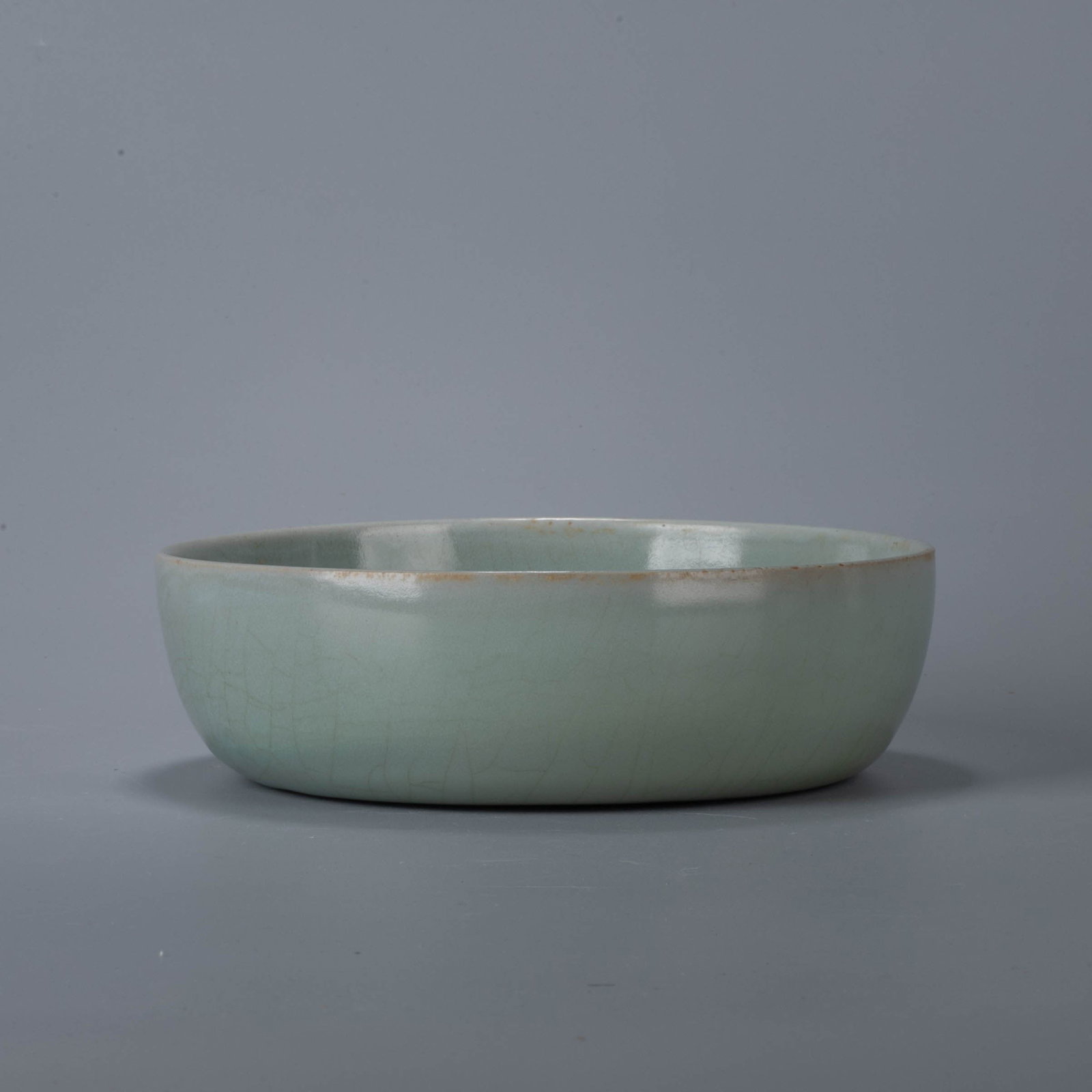Ming Longquan ware bean green glaze open brush washer: Ming Longquan ware bean green glaze open brush washer