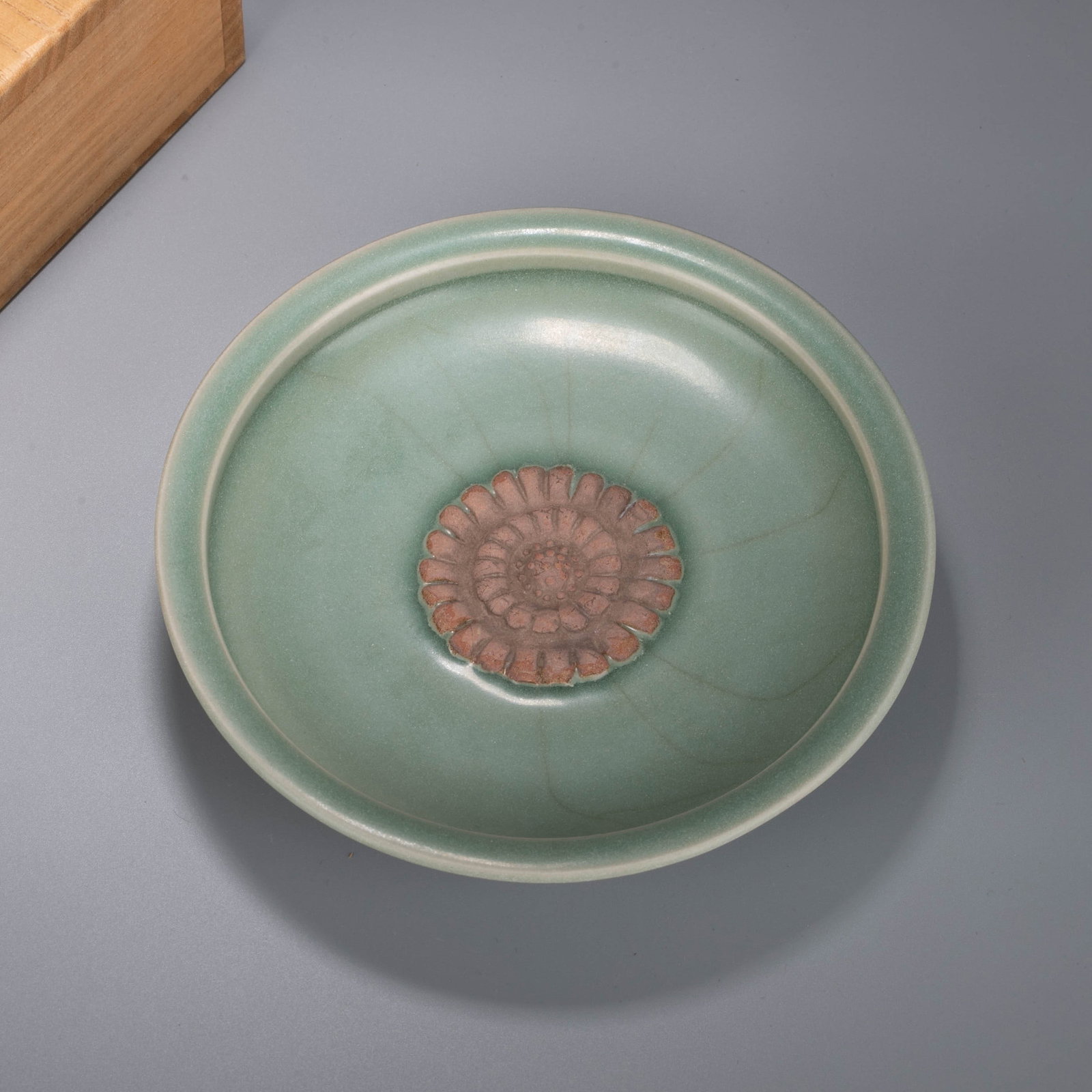 Longquan Celadon plate: Longquan Celadon plate