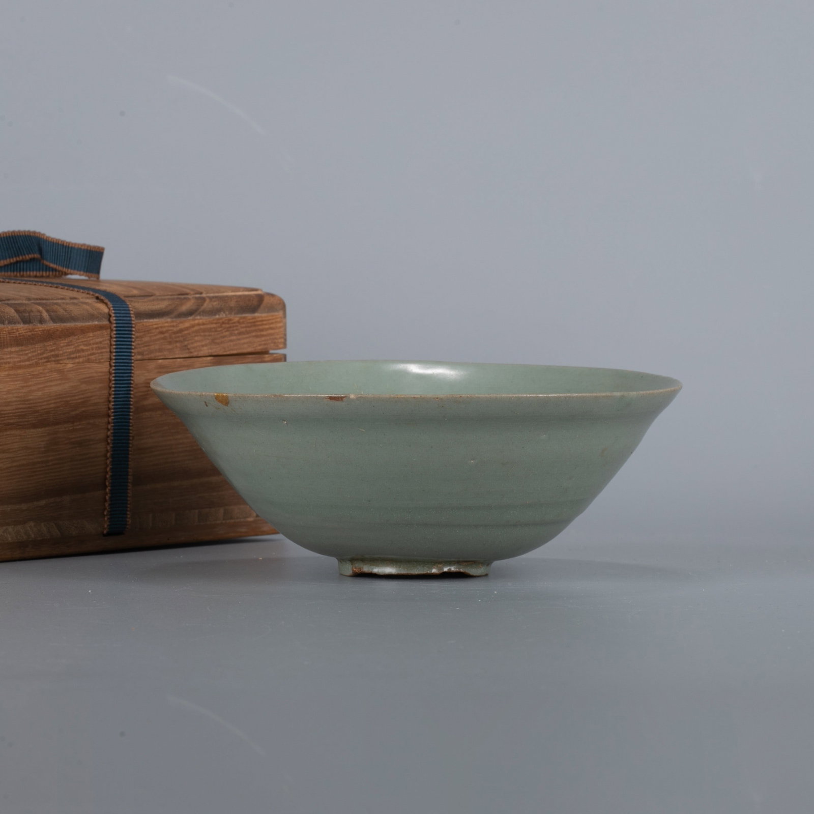 Longquan ware Celadon conical tea bowl (douli form) (1 of 7)