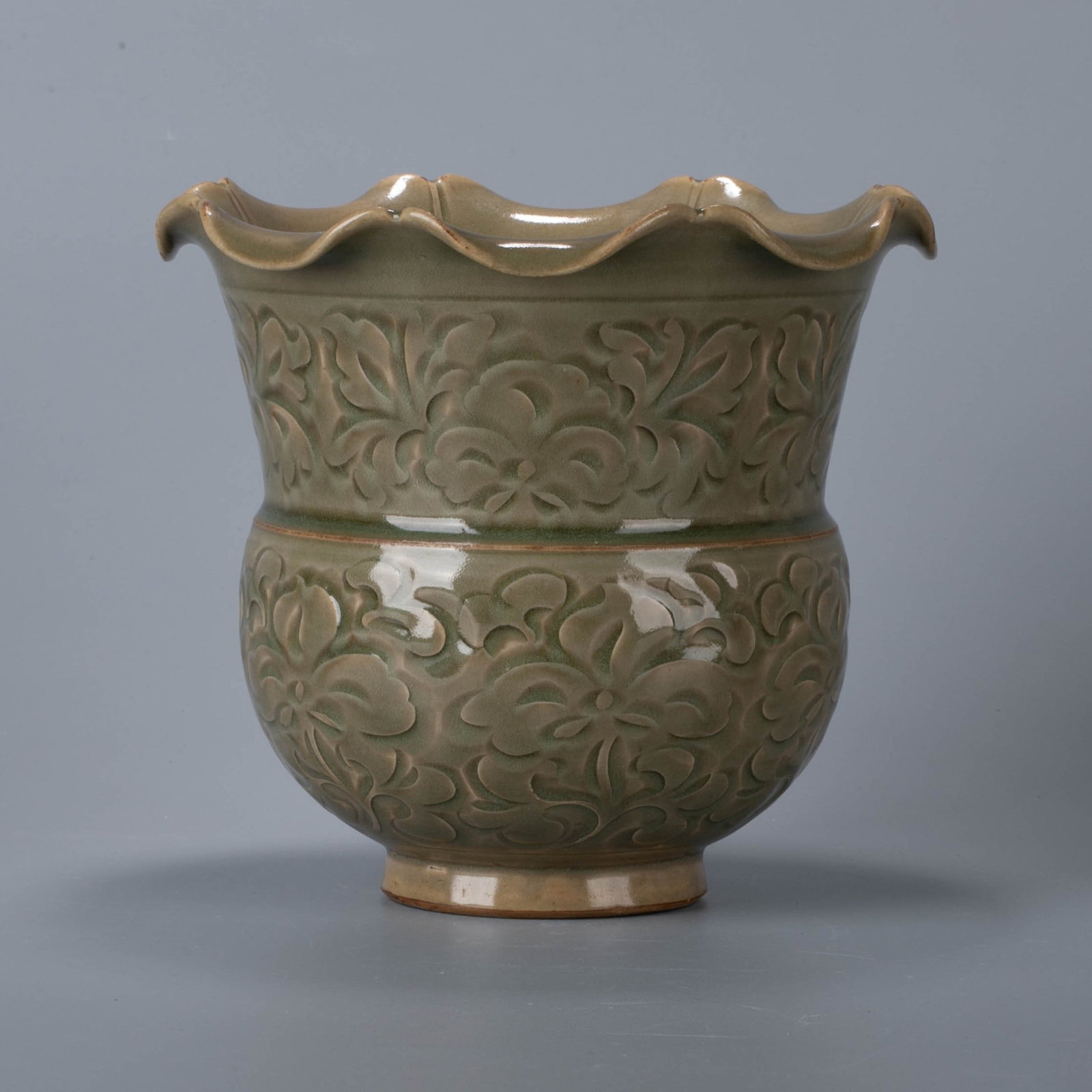 Ming Longquan ware Celadon lobed rim statue: Ming Longquan ware Celadon lobed rim statue