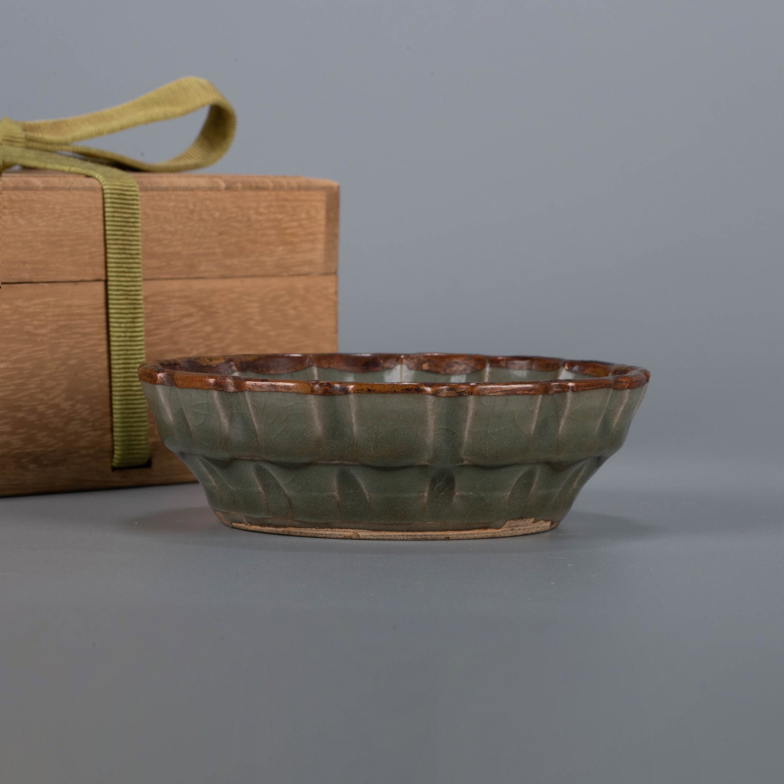 Yuan Longquan Celadon lobed rimbrush washer: Yuan Longquan Celadon lobed rimbrush washer
