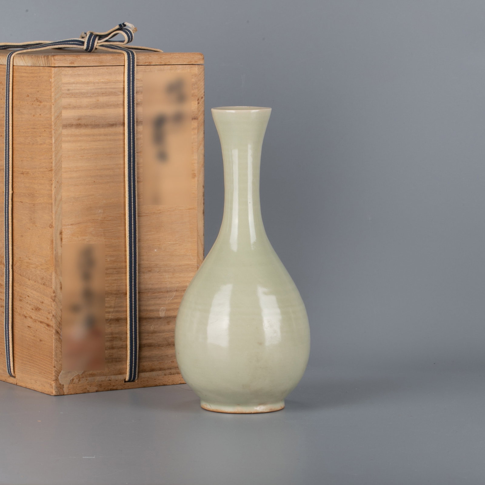 Gold Yaozhou ware moon white glaze bile bottle (1 of 7)